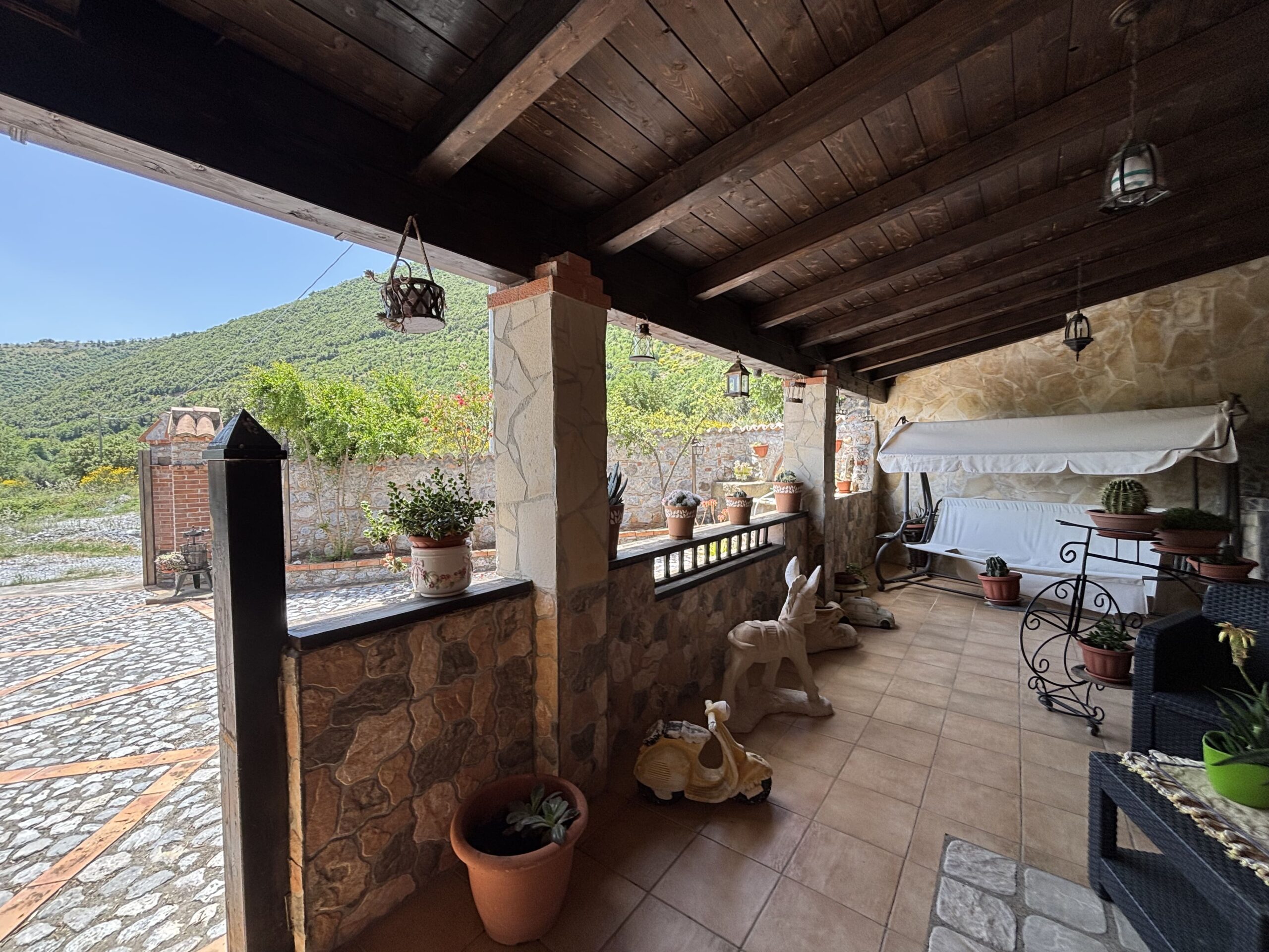 Your retreat in Morano Calabro - a phenomenal estate with olive trees.