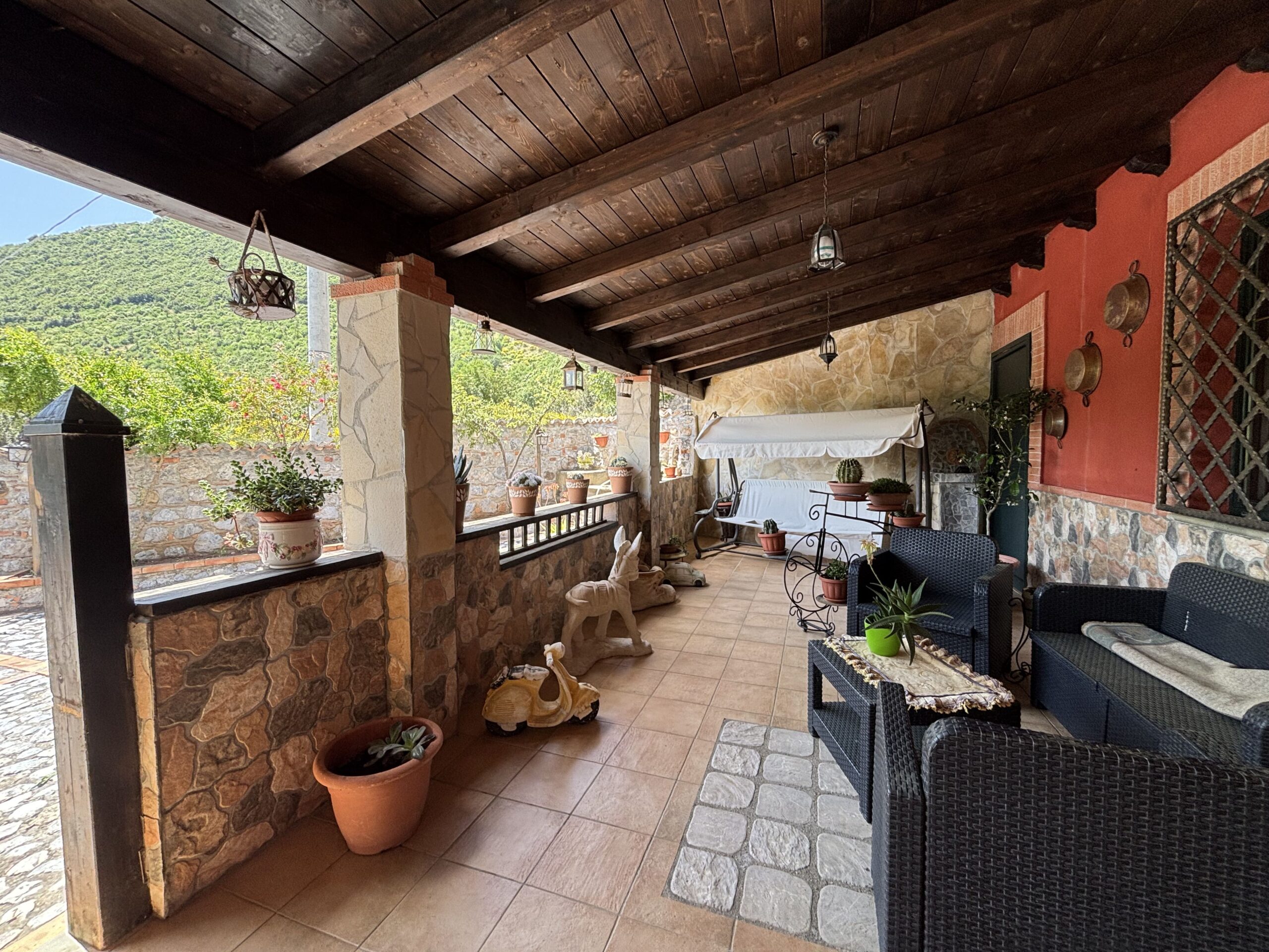 Your retreat in Morano Calabro - a phenomenal estate with olive trees.