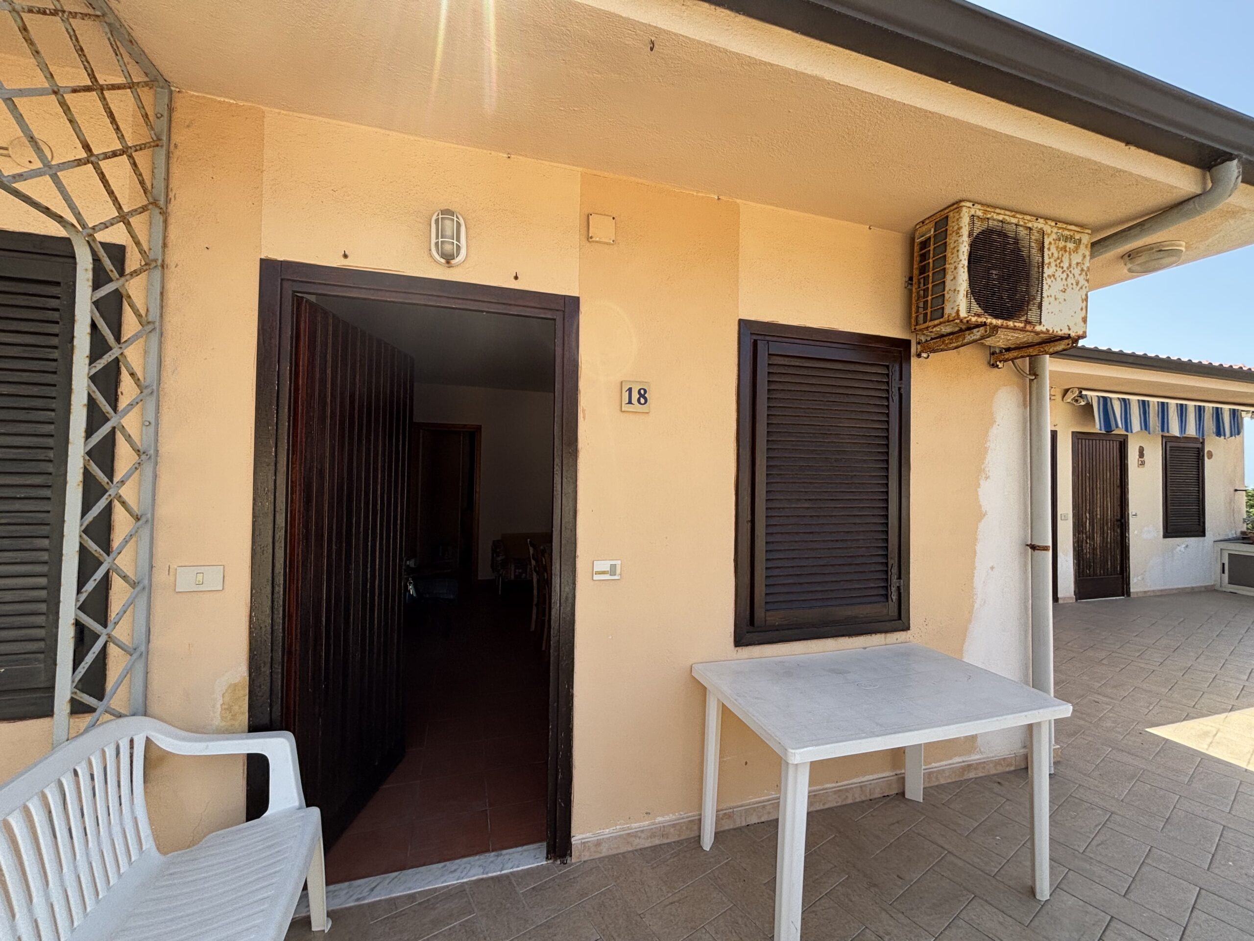 Property with sea views in Guardia Piemontese.