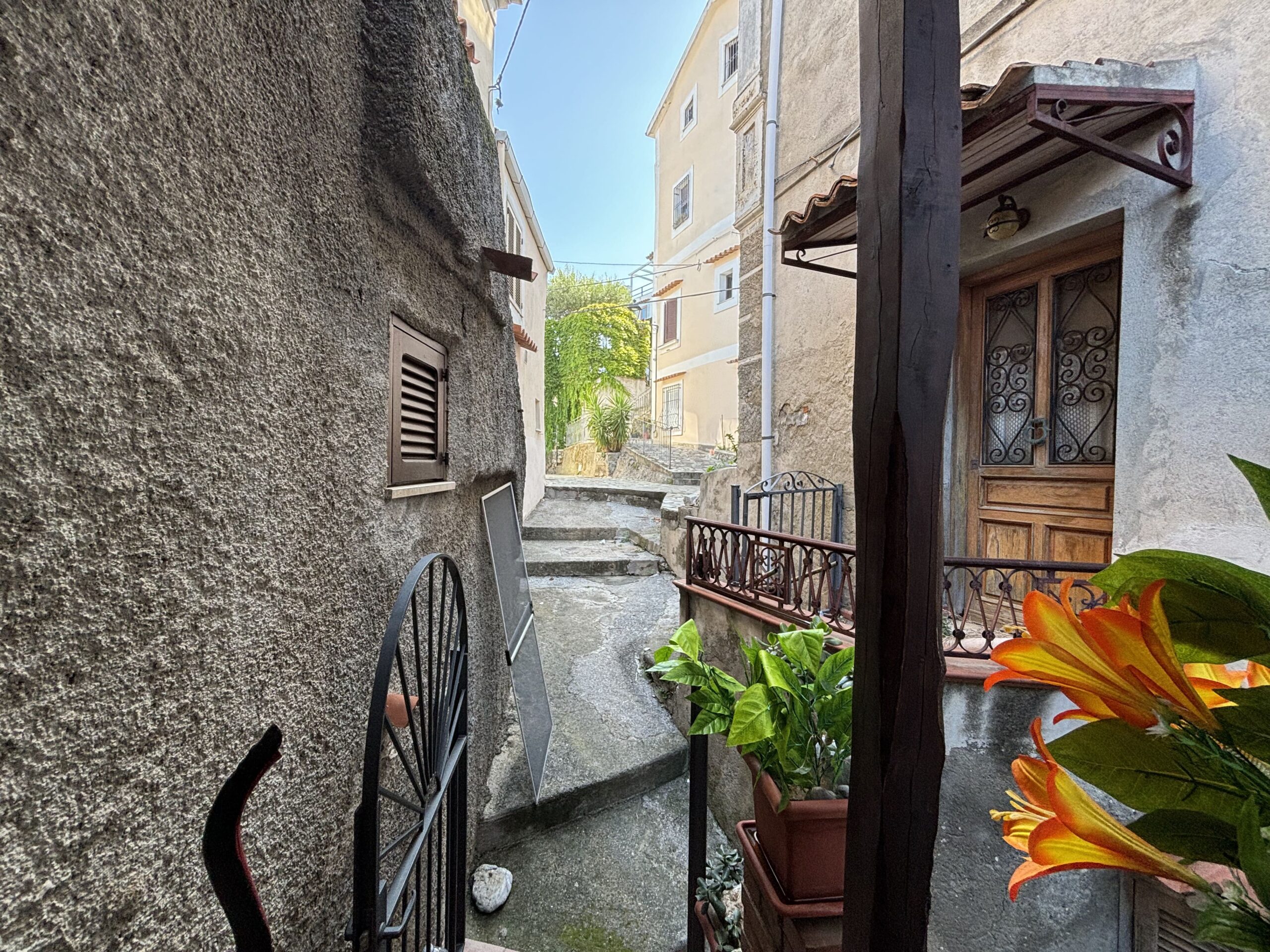 La dolce vita in the historic centre of San Nicola Arcella.