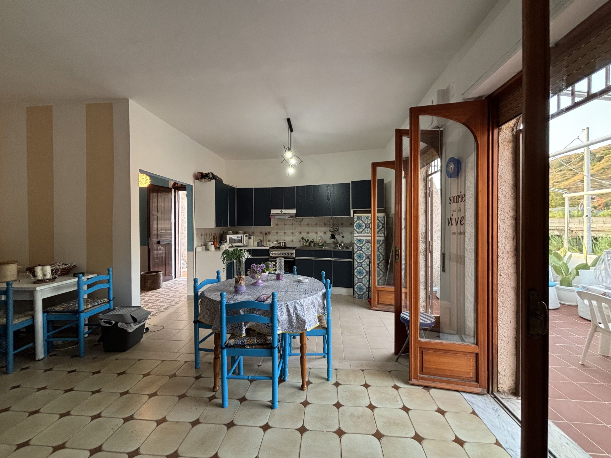 Italian-style flat in Acquappesa Marina with sea views.