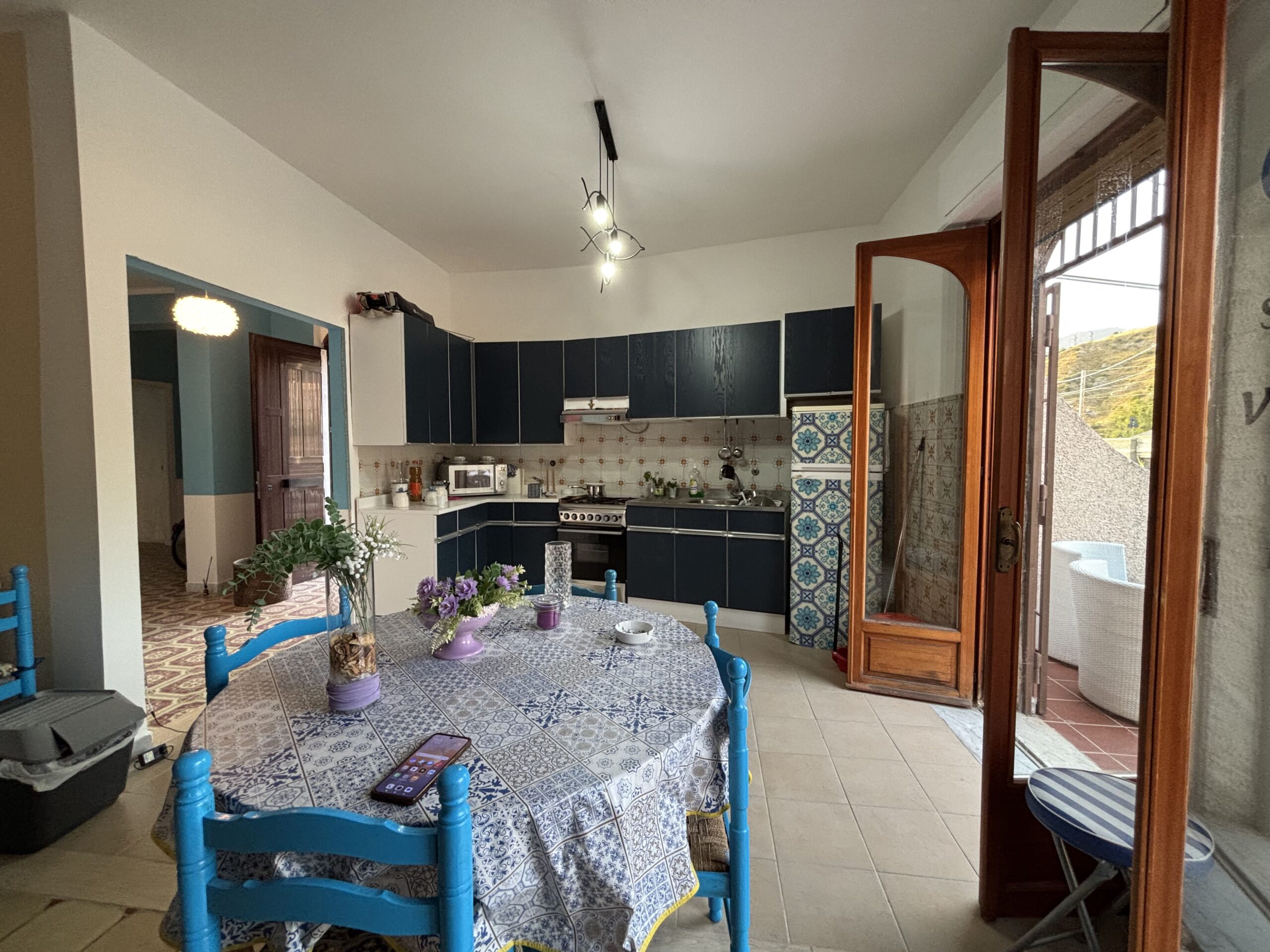 Italian-style flat in Acquappesa Marina with sea views.