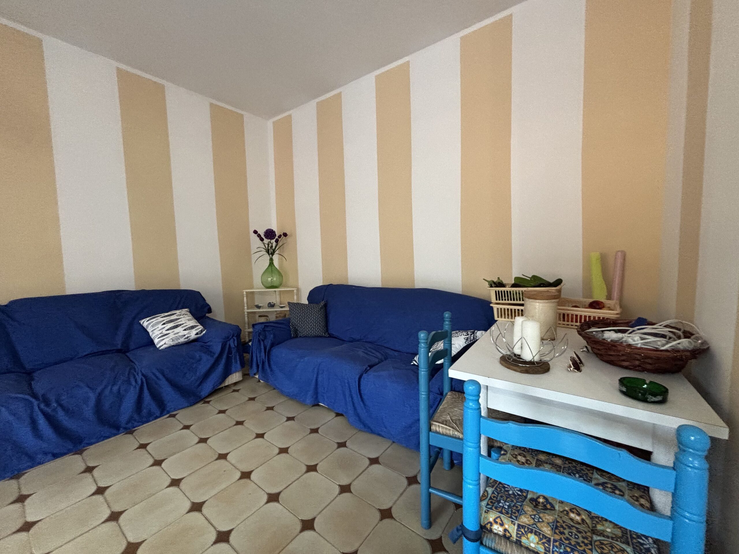 Italian-style flat in Acquappesa Marina with sea views.