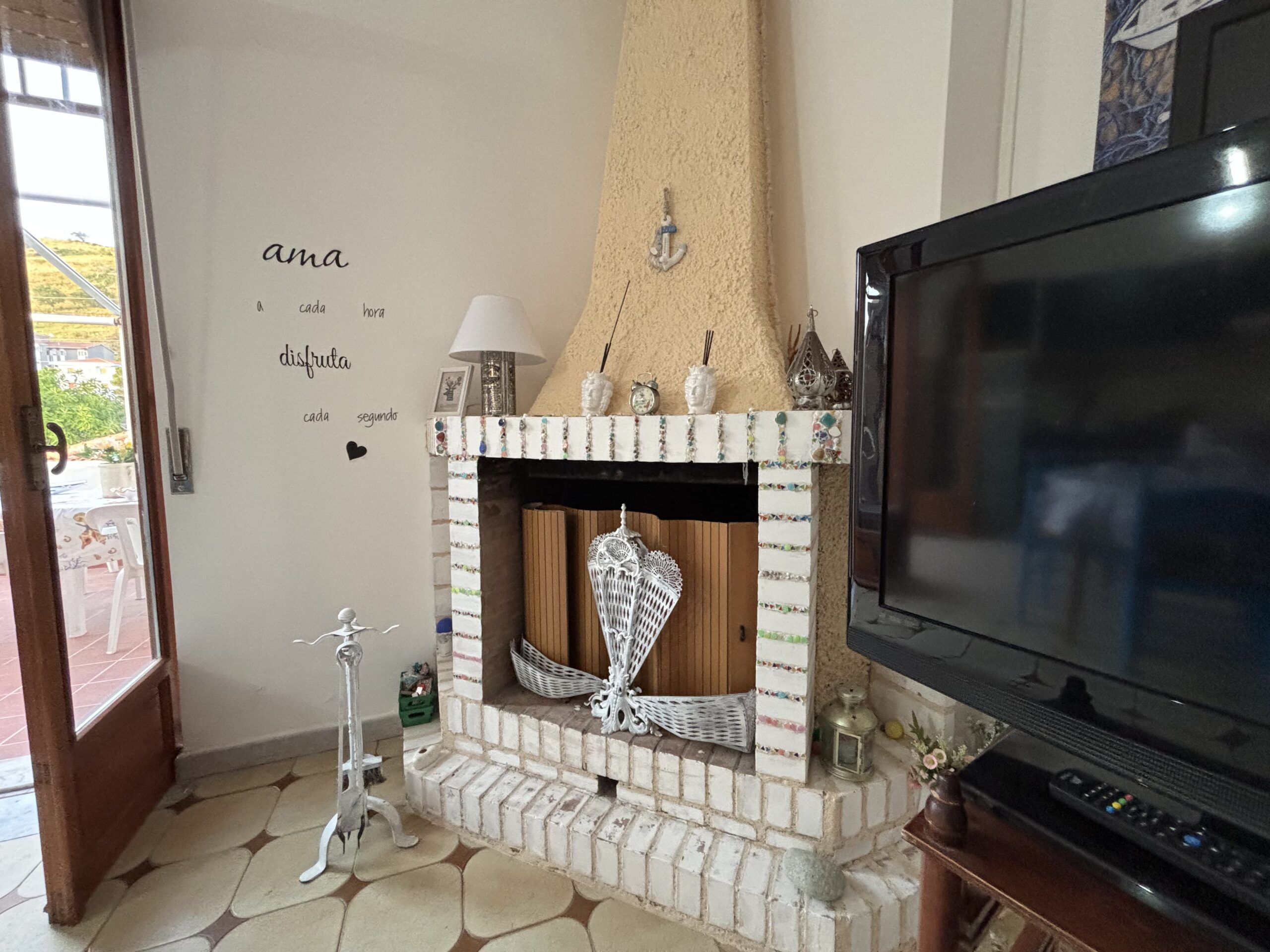 Italian-style flat in Acquappesa Marina with sea views.