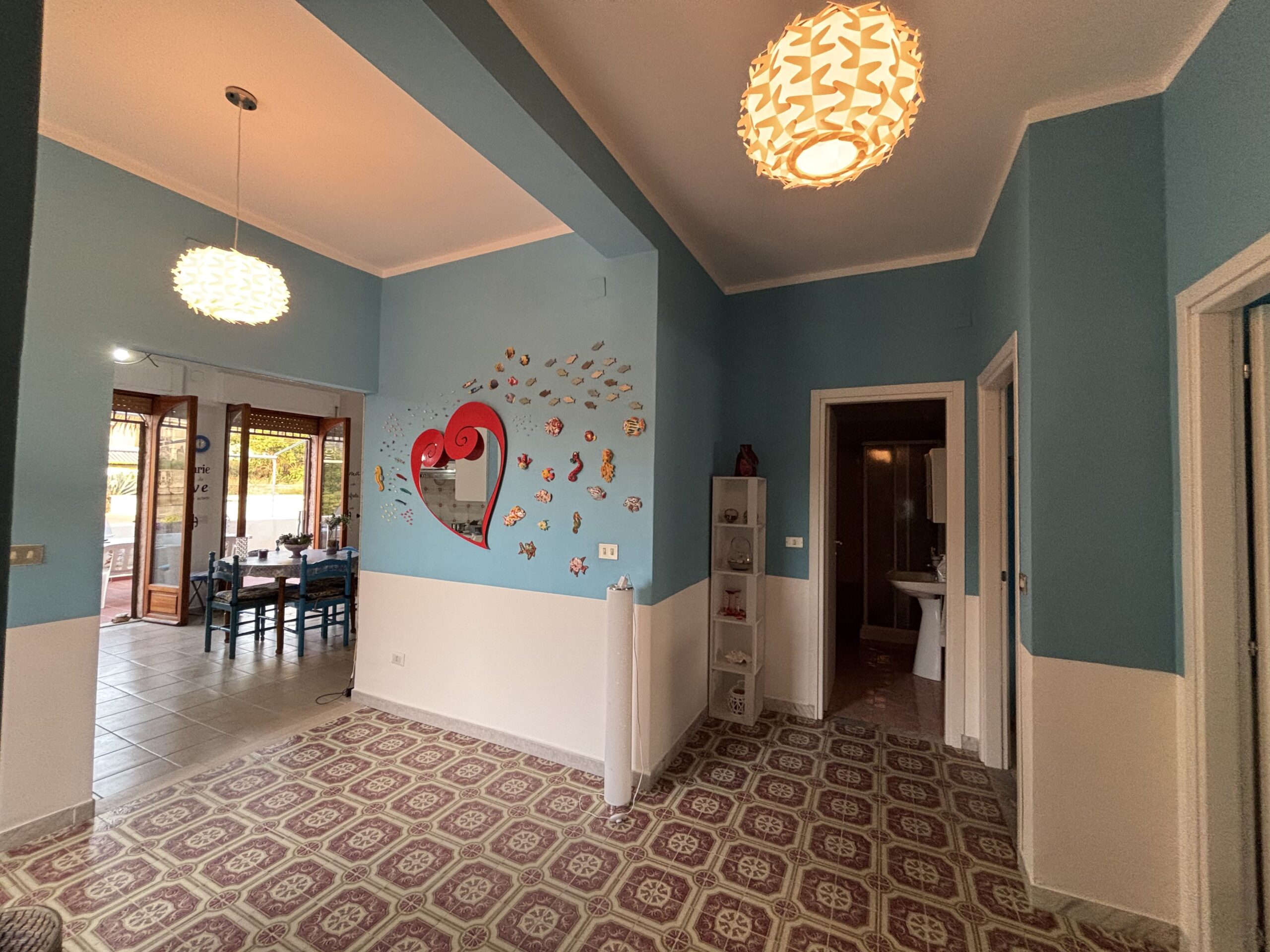 Italian-style flat in Acquappesa Marina with sea views.