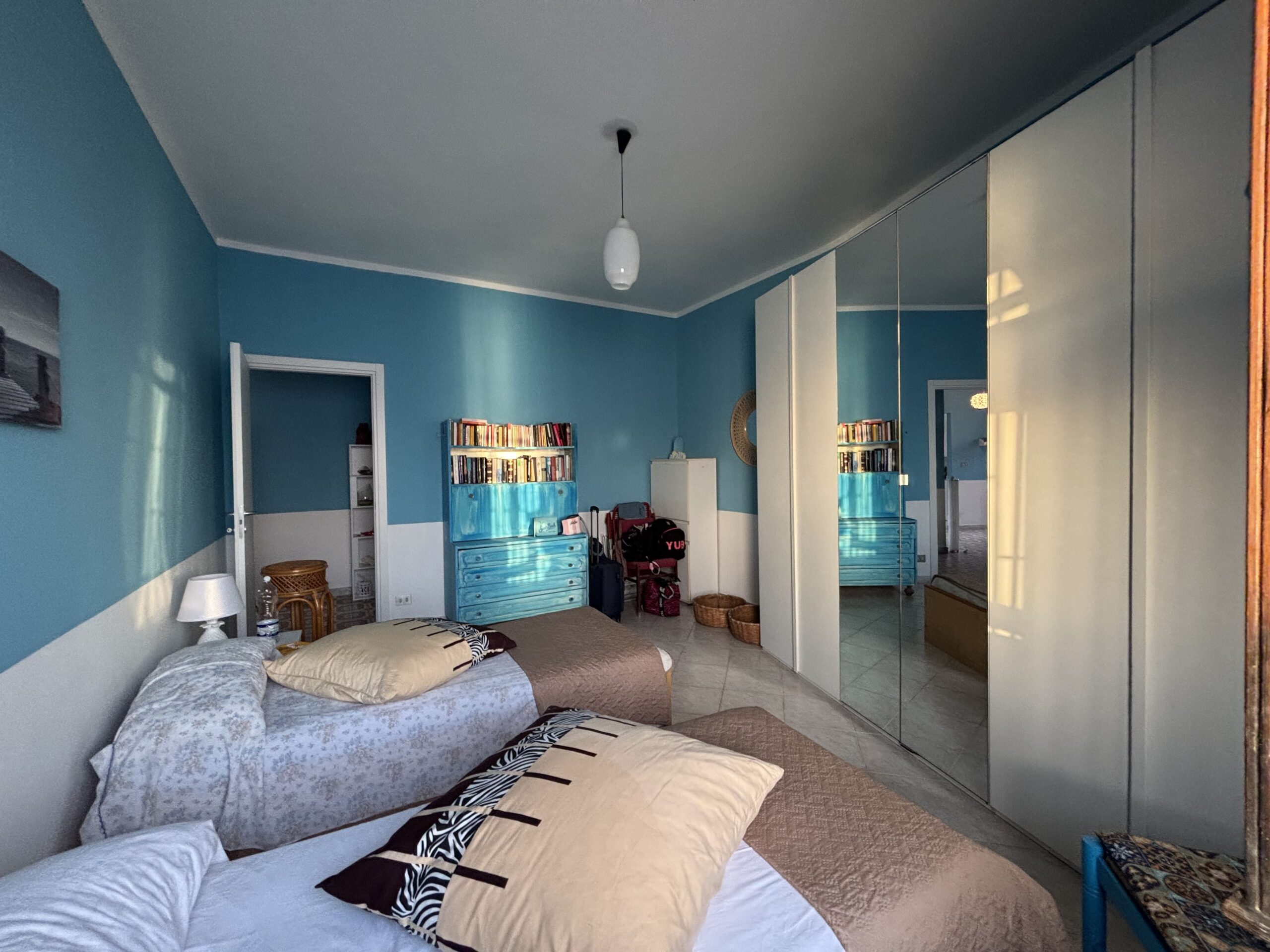 Italian-style flat in Acquappesa Marina with sea views.