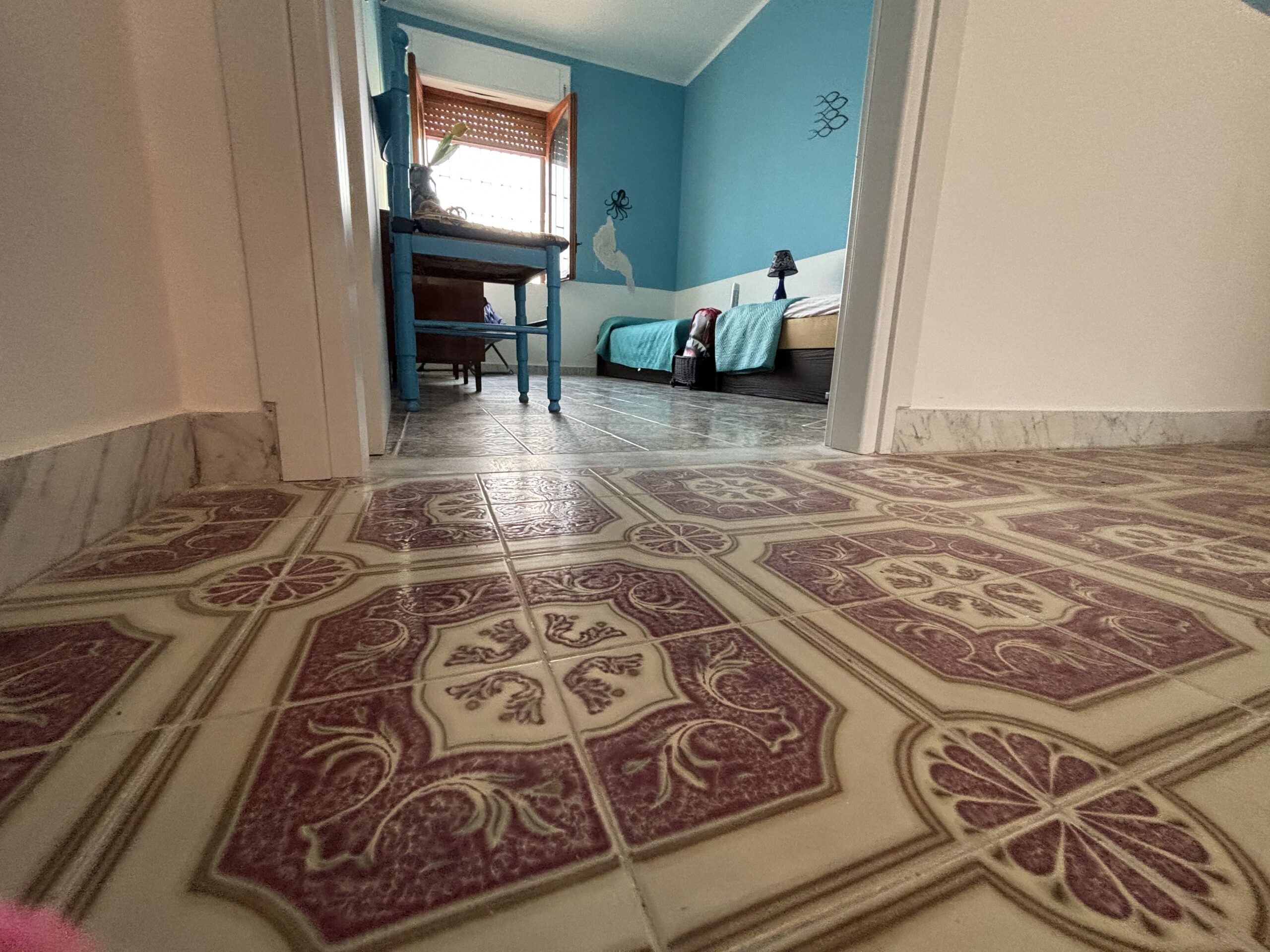 Italian-style flat in Acquappesa Marina with sea views.