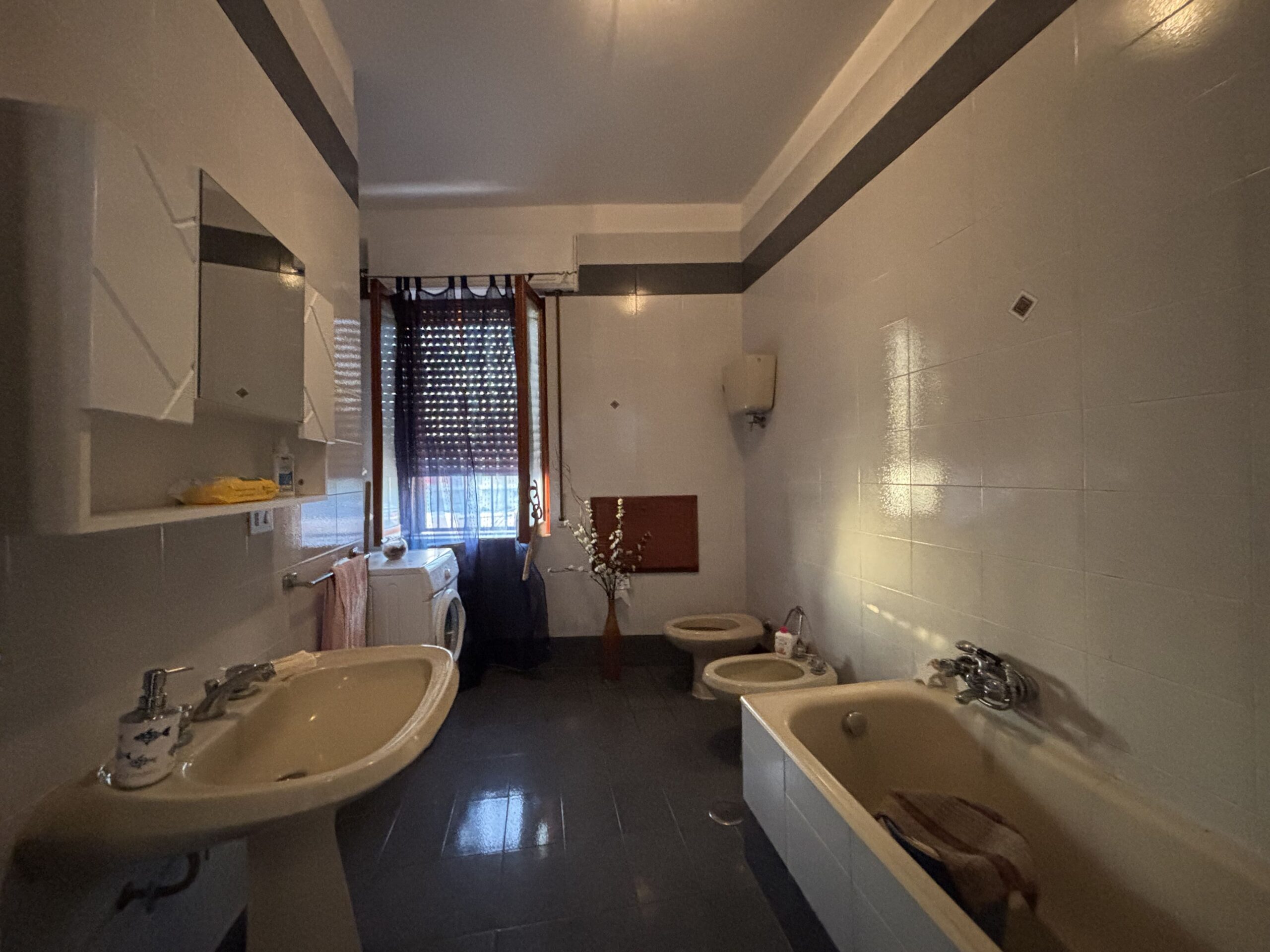 Italian-style flat in Acquappesa Marina with sea views.