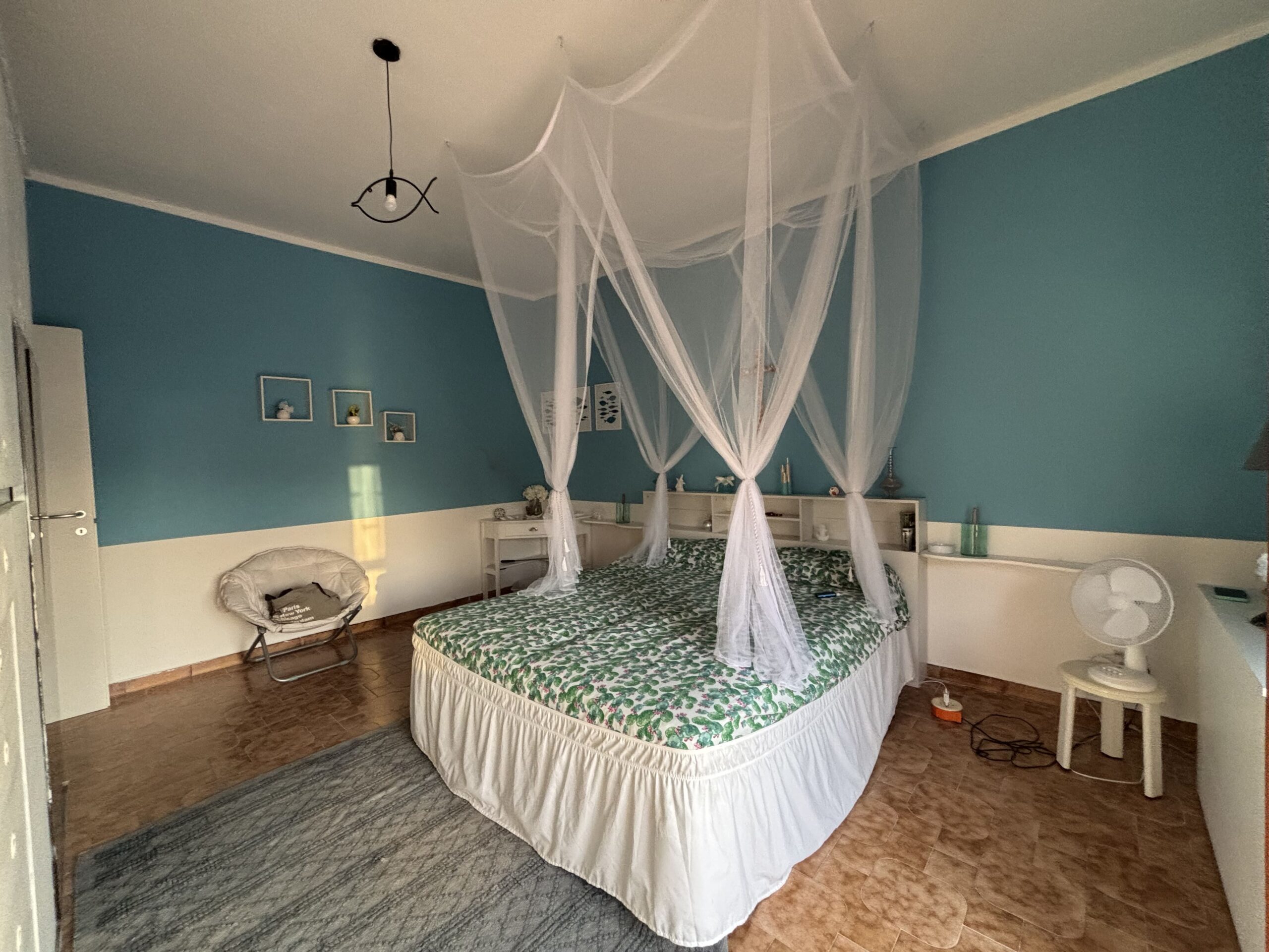 Italian-style flat in Acquappesa Marina with sea views.