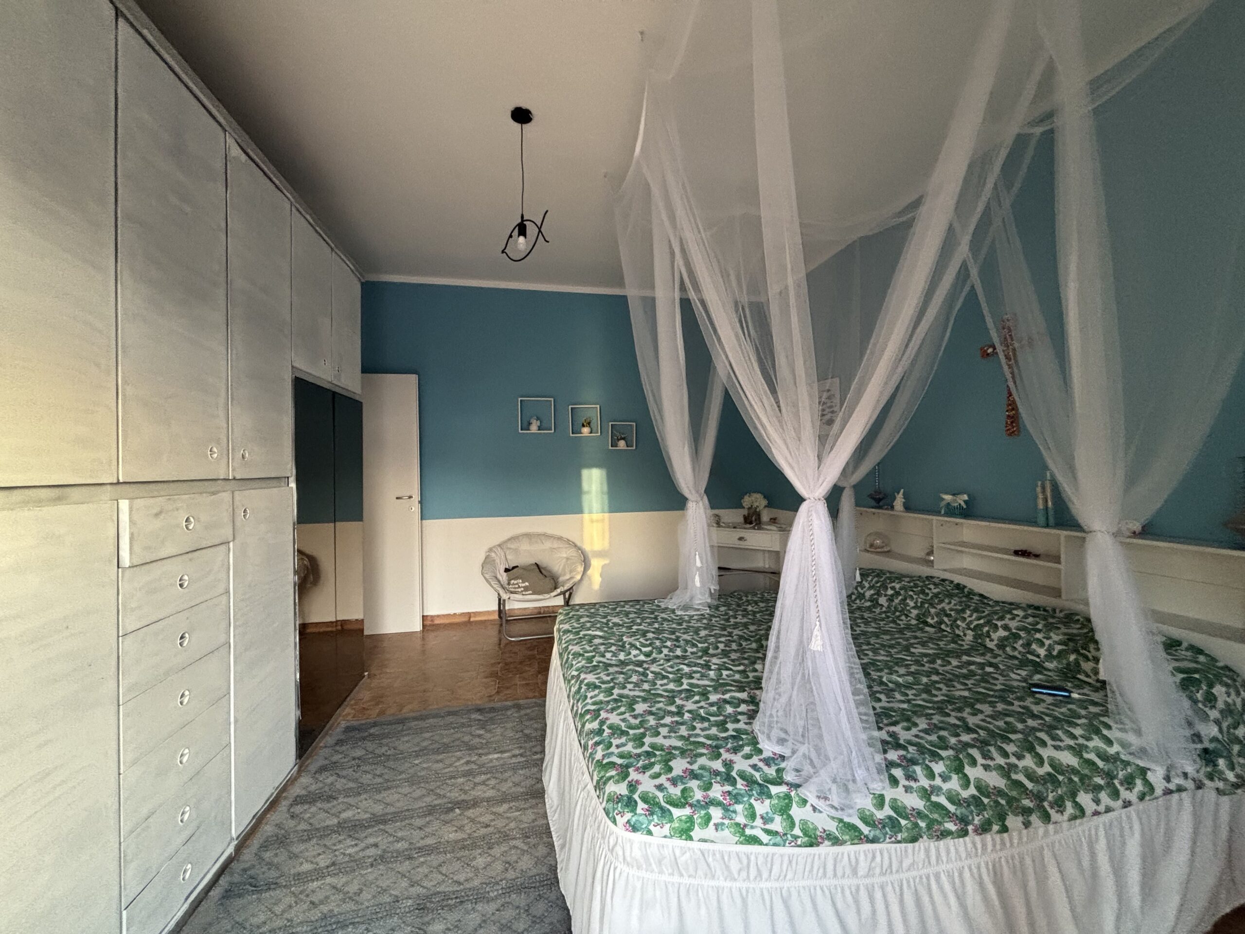 Italian-style flat in Acquappesa Marina with sea views.