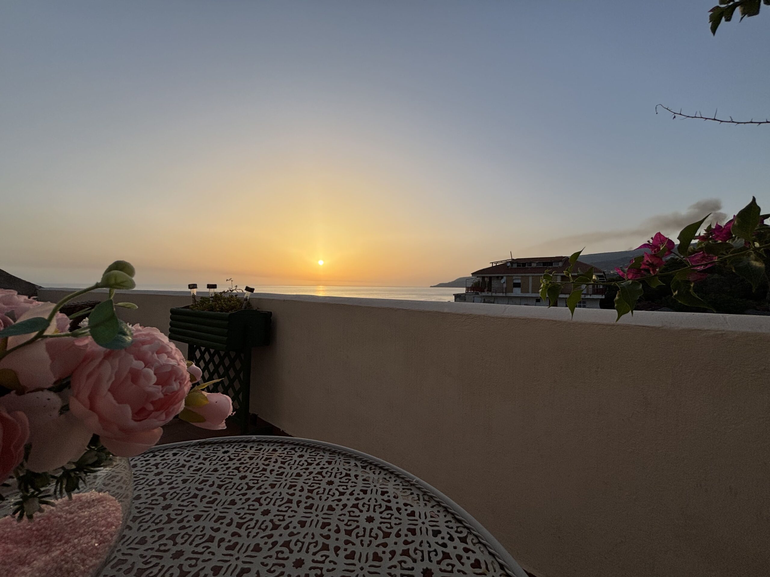 Italian-style flat in Acquappesa Marina with sea views.