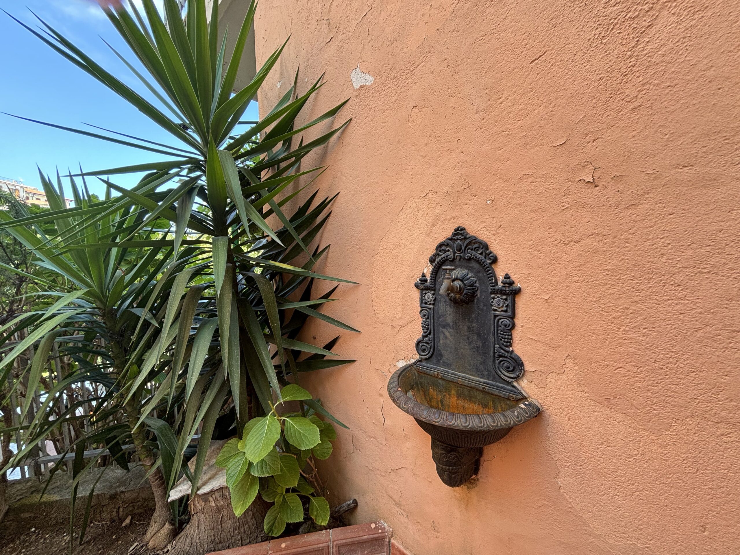 San Nicola Arcella - appartamento al piano terra con giardino, garage e posto auto.