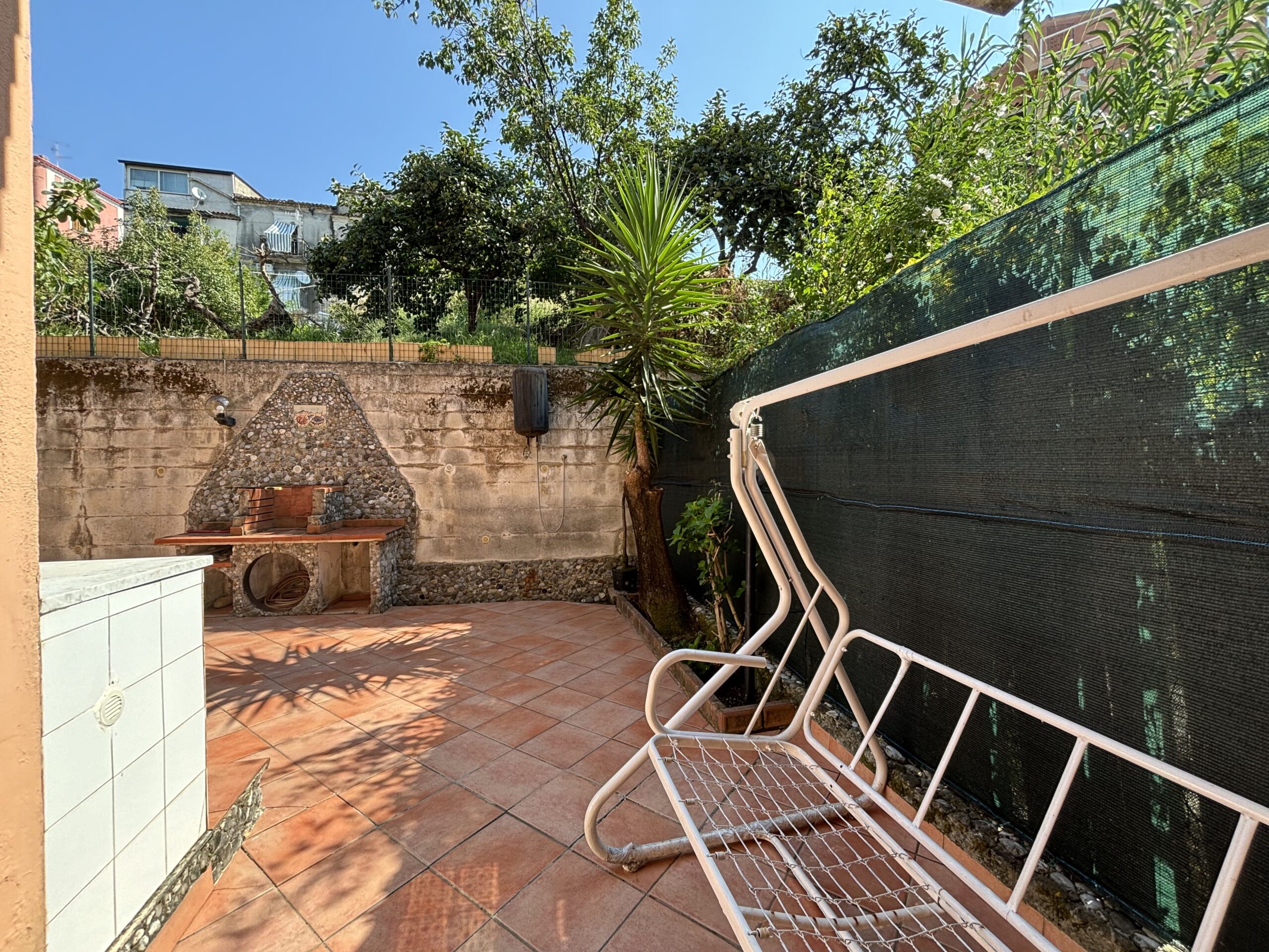 San Nicola Arcella - appartamento al piano terra con giardino, garage e posto auto.