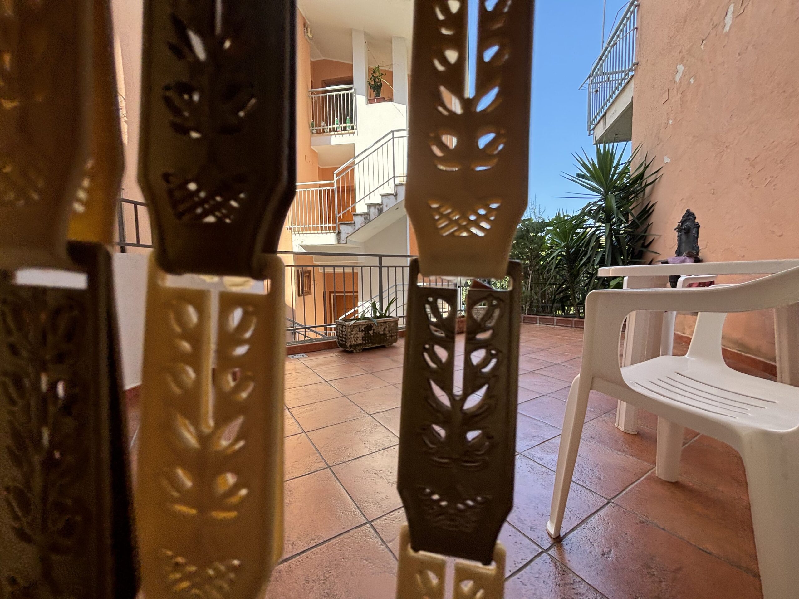 San Nicola Arcella - appartamento al piano terra con giardino, garage e posto auto.