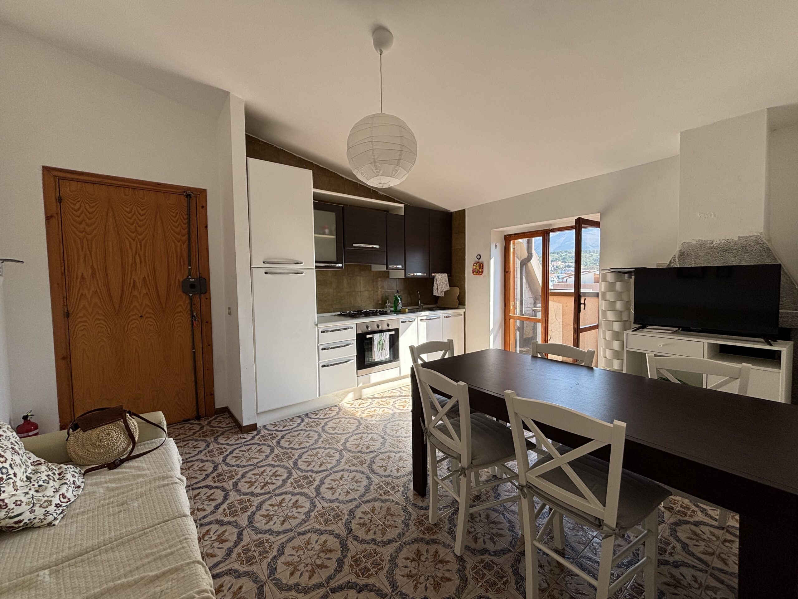 Scalea - renovated flat in the centre, with lift.