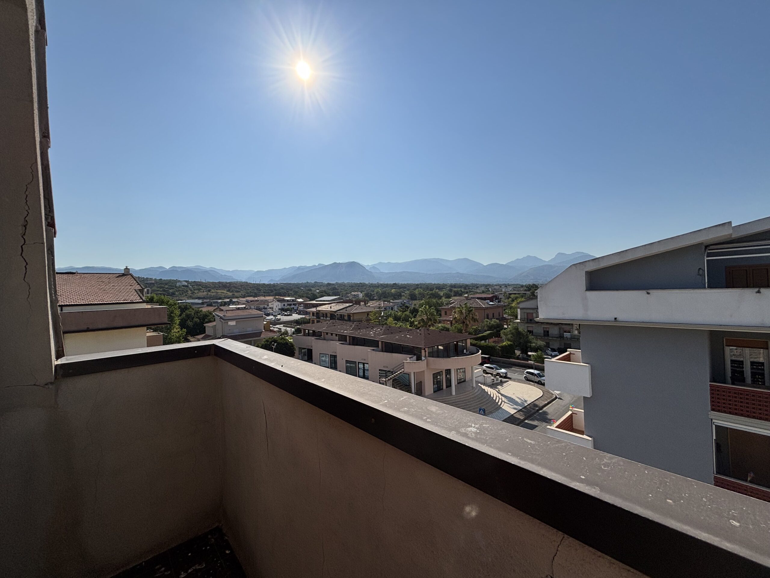 Scalea - renovated flat in the centre, with lift.