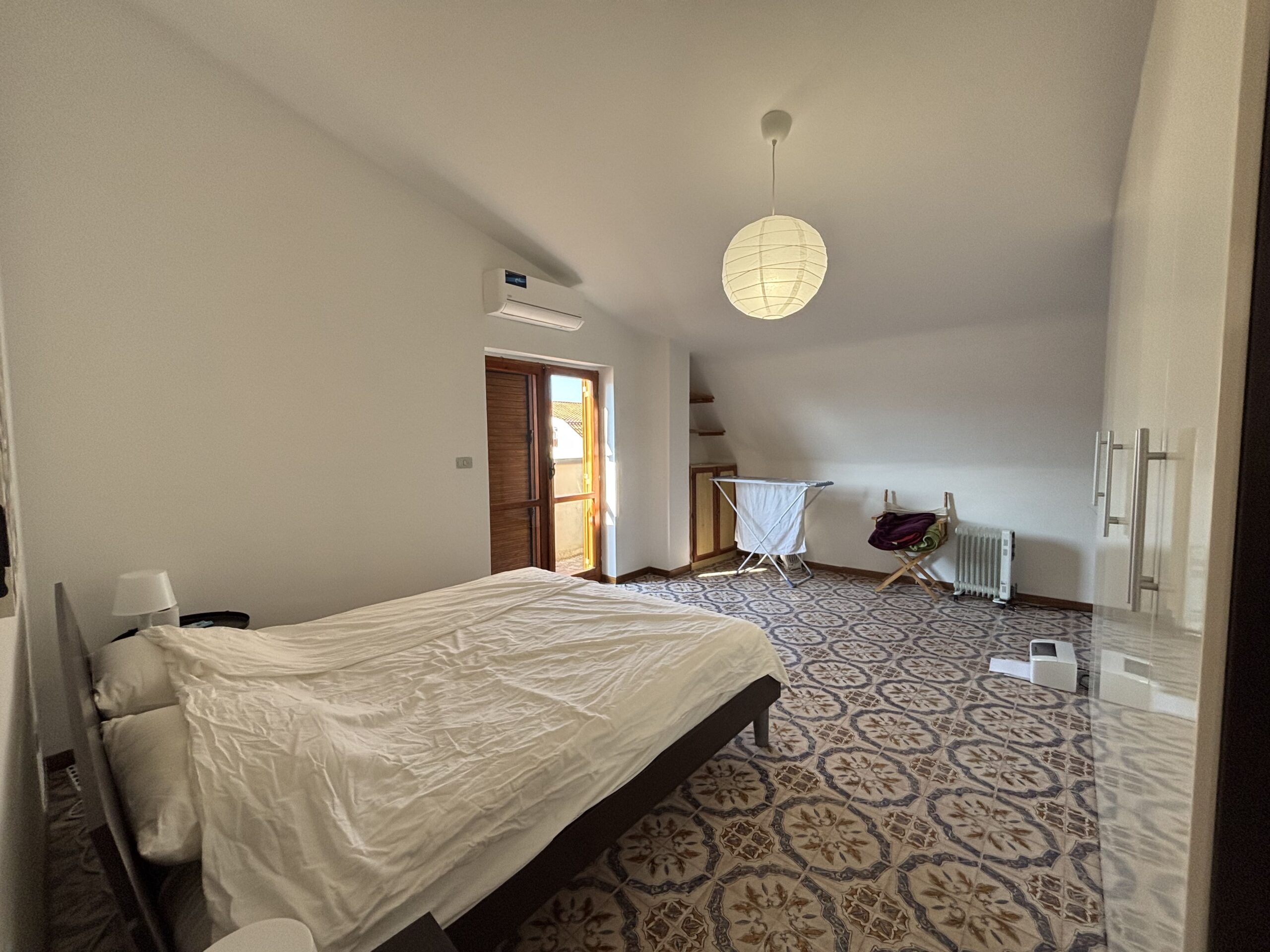 Scalea - renovated flat in the centre, with lift.