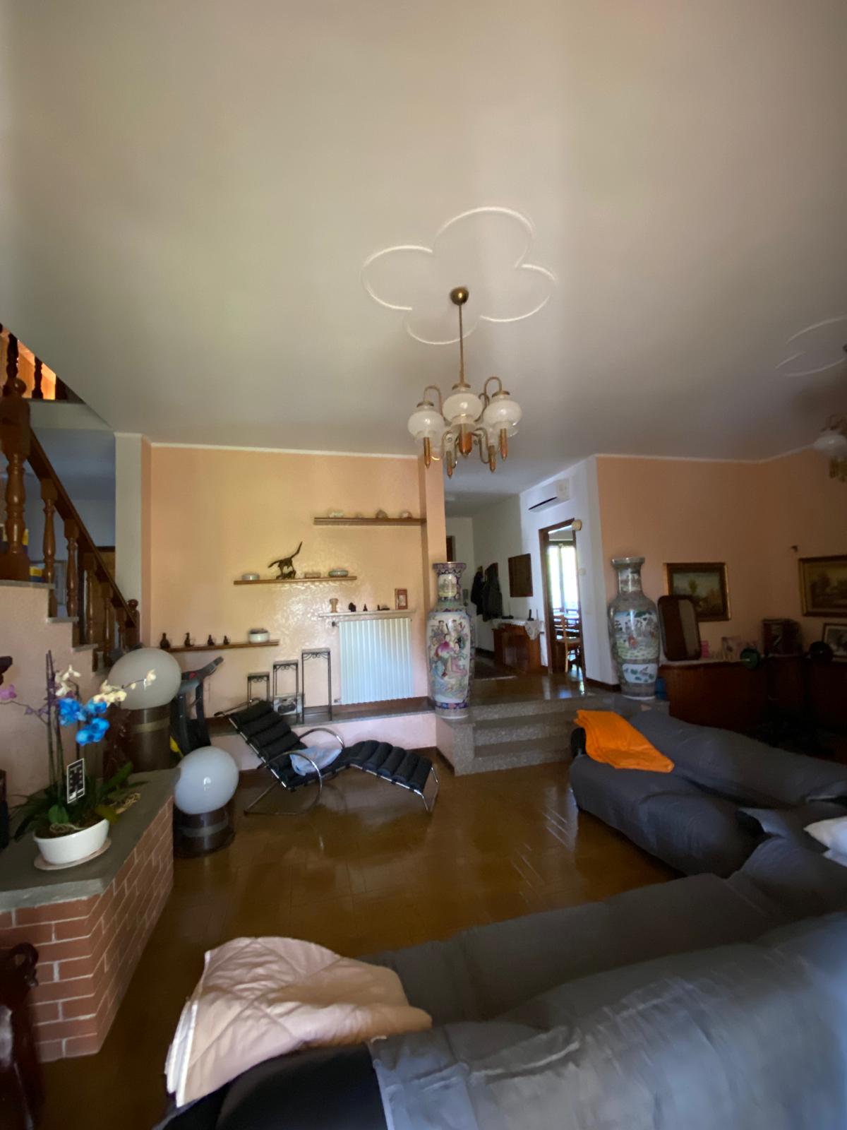 Residence con giardino, garage e piscina a Castelletto Monferatto.