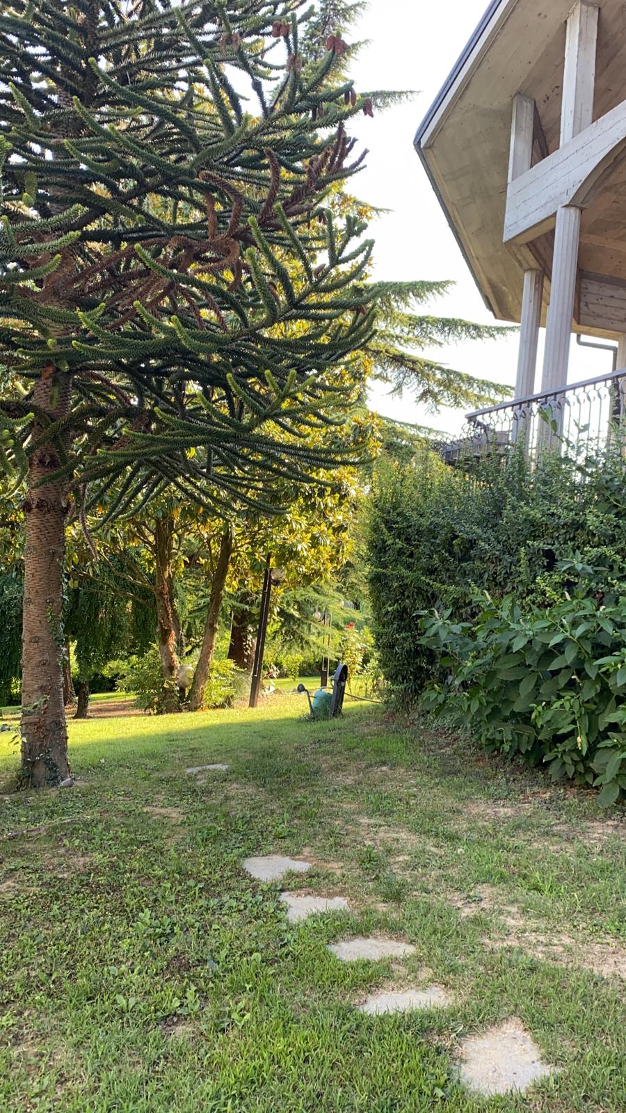 Residence con giardino, garage e piscina a Castelletto Monferatto.