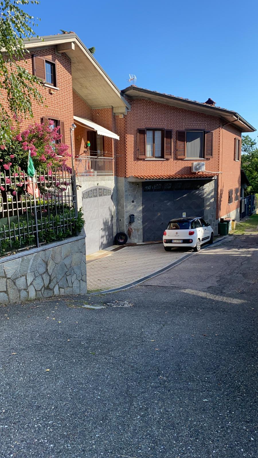 Residence con giardino, garage e piscina a Castelletto Monferatto.