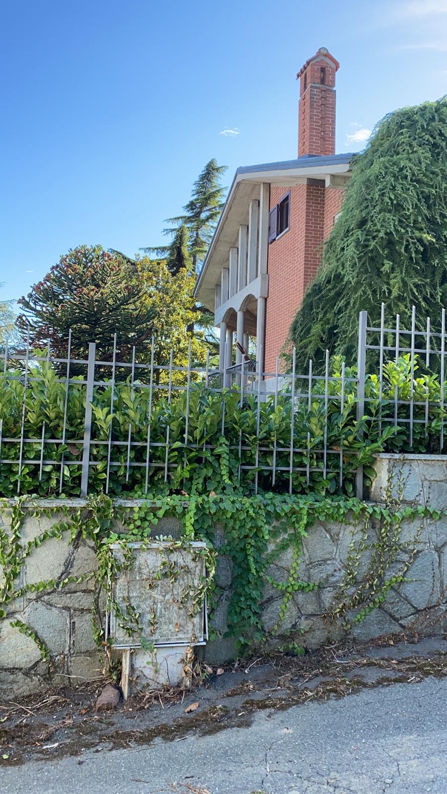 Residence con giardino, garage e piscina a Castelletto Monferatto.