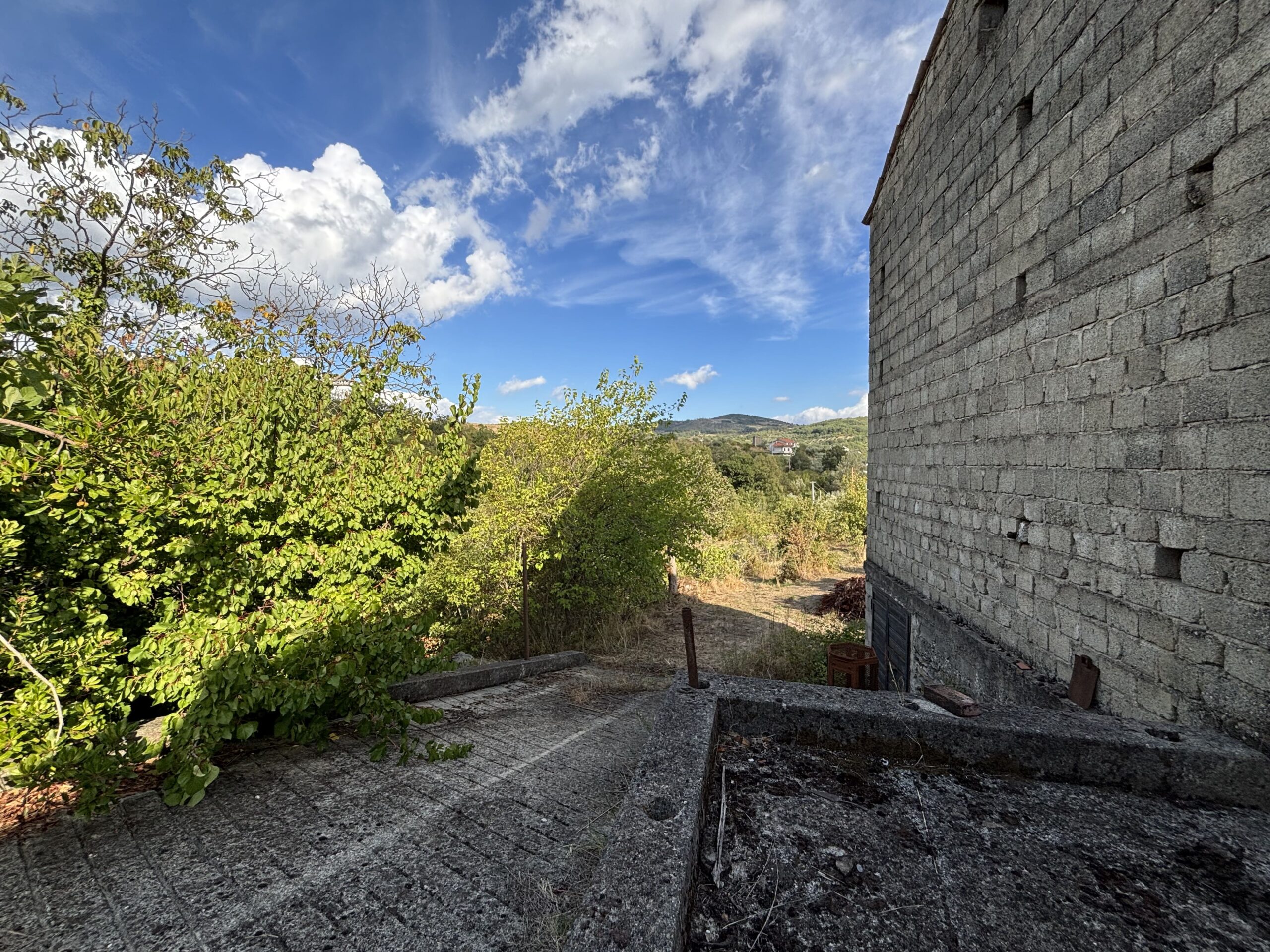 A plot of land with house and outbuildings with great potential in San Donato di Ninea.