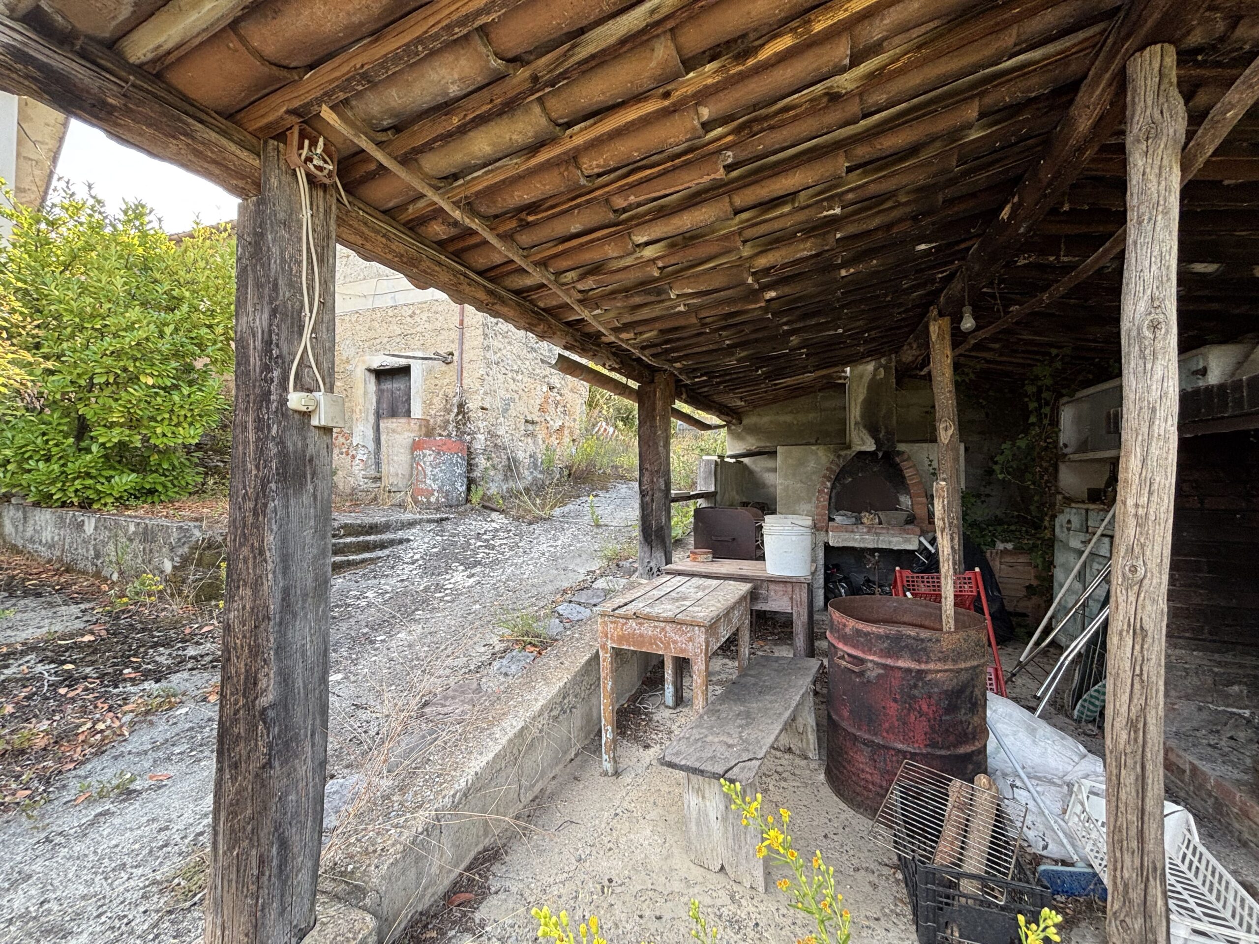 A plot of land with house and outbuildings with great potential in San Donato di Ninea.