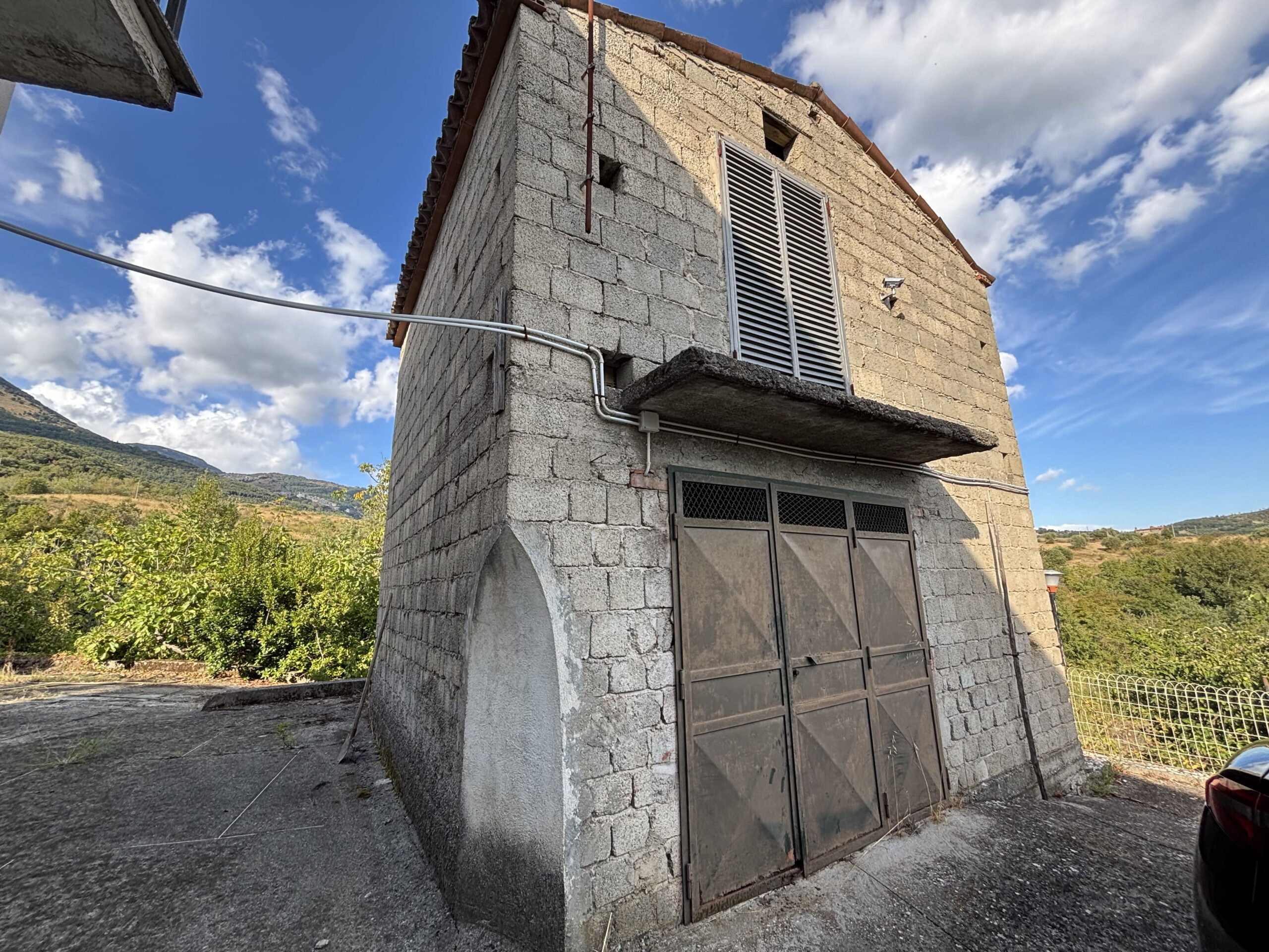 A plot of land with house and outbuildings with great potential in San Donato di Ninea.