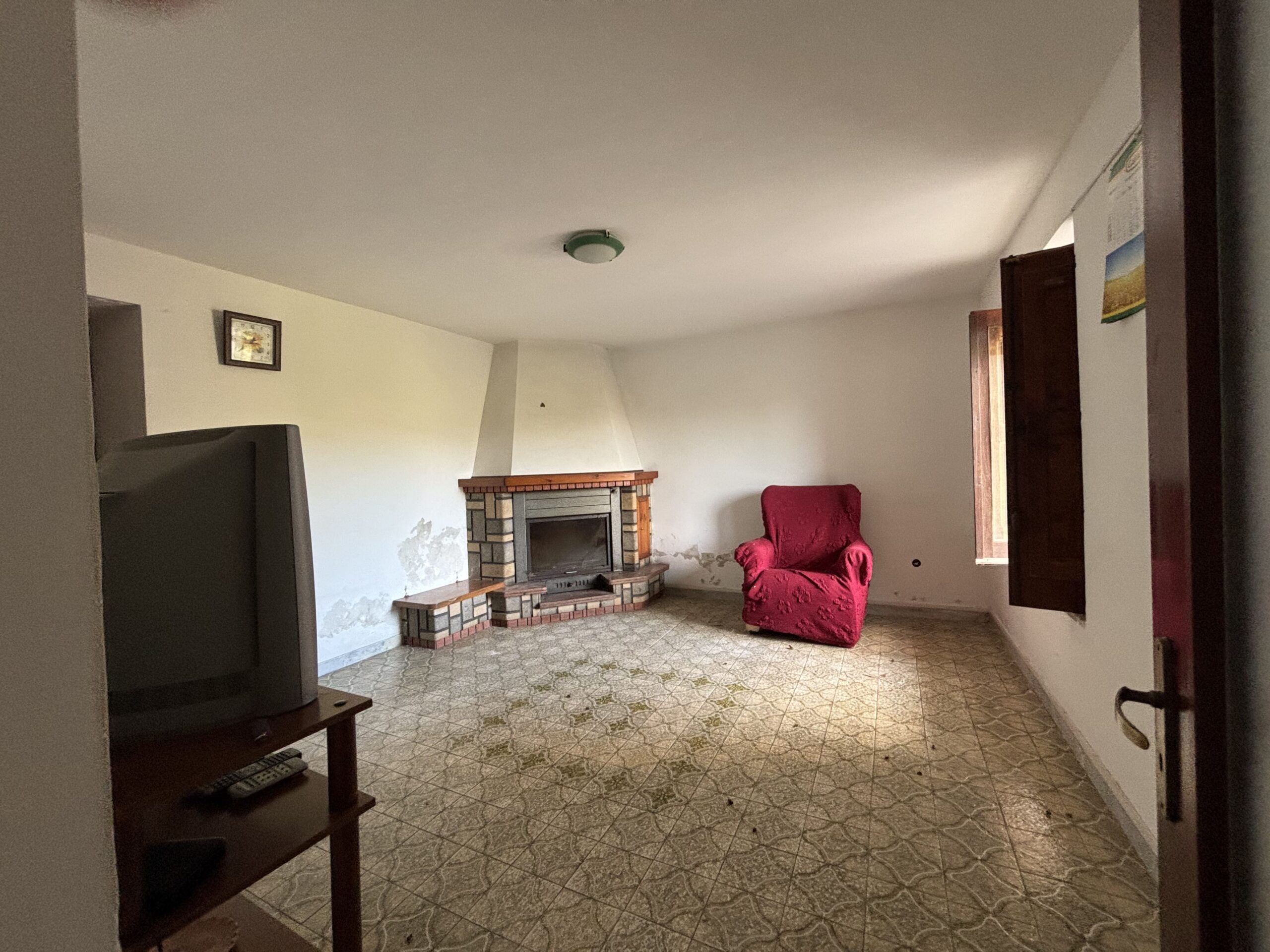 A plot of land with house and outbuildings with great potential in San Donato di Ninea.