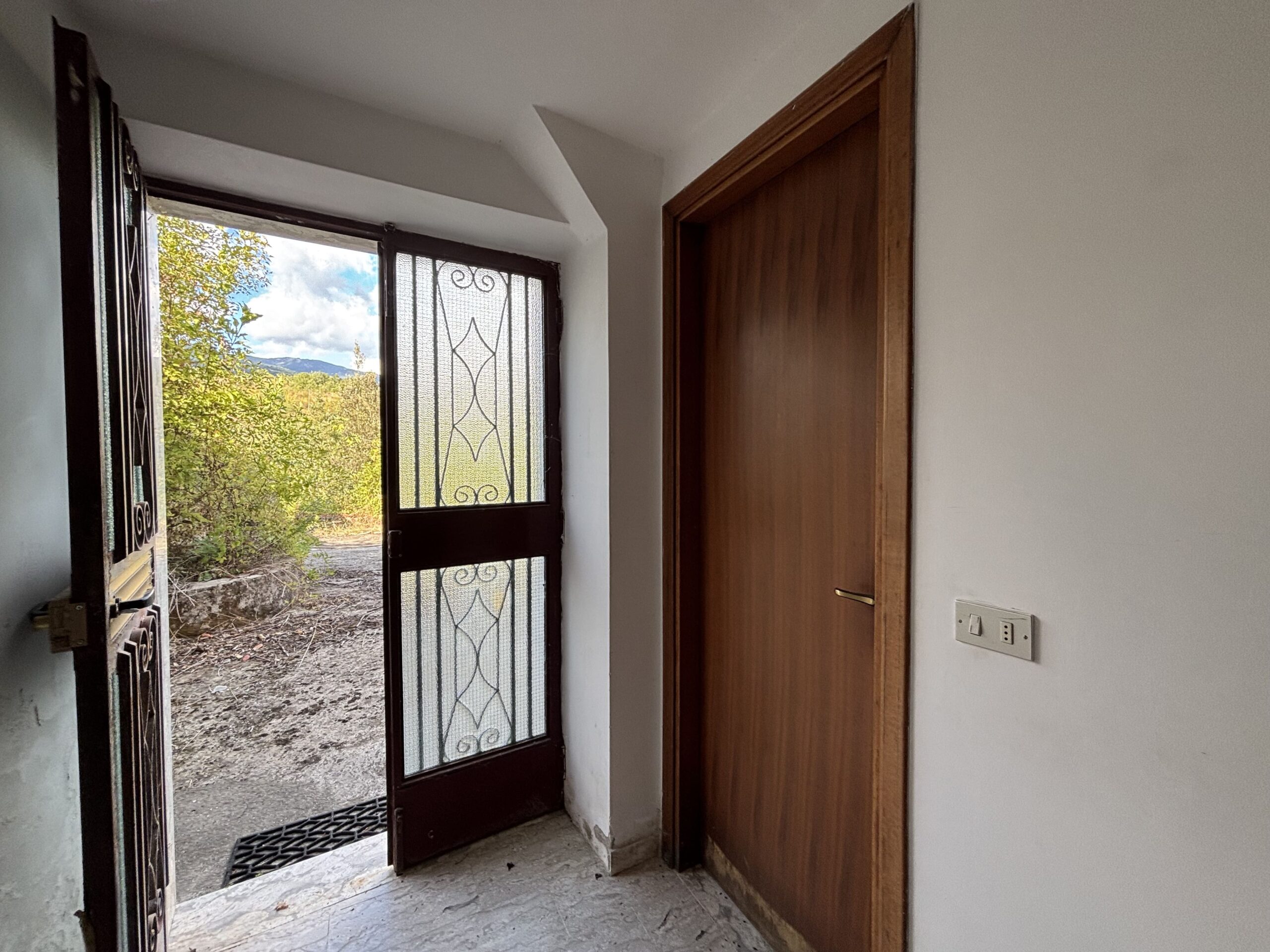 A plot of land with house and outbuildings with great potential in San Donato di Ninea.