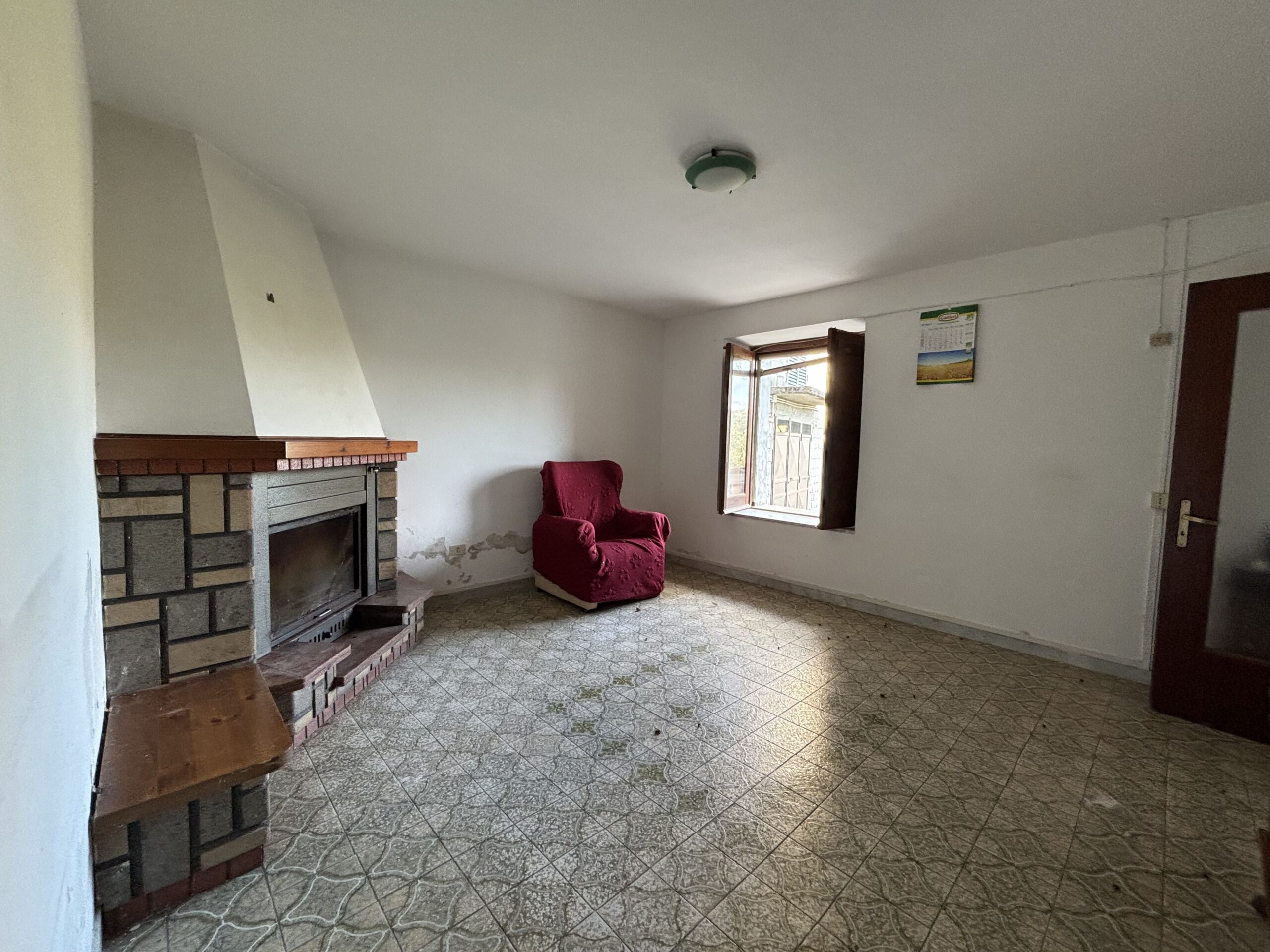 A plot of land with house and outbuildings with great potential in San Donato di Ninea.