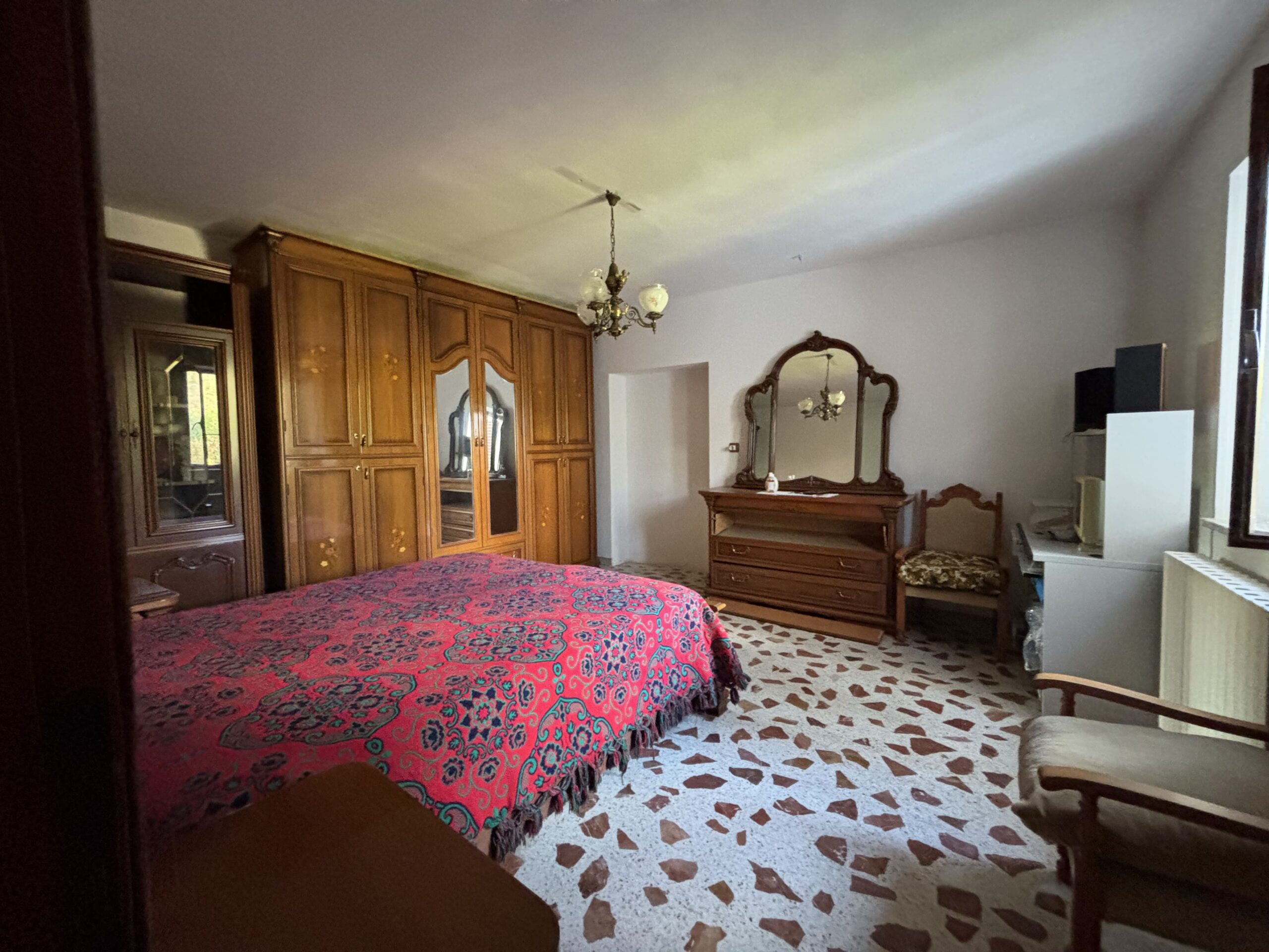 A plot of land with house and outbuildings with great potential in San Donato di Ninea.