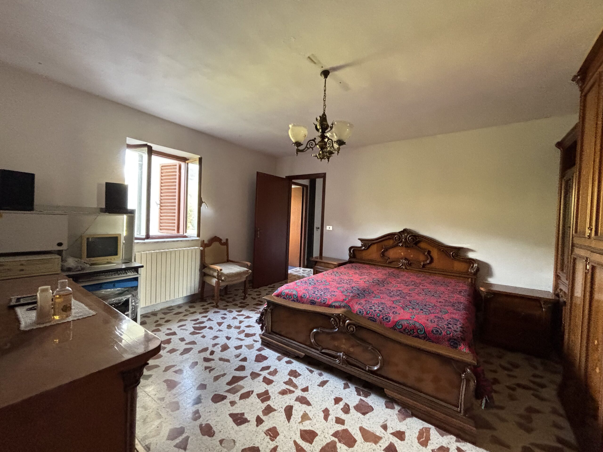 A plot of land with house and outbuildings with great potential in San Donato di Ninea.