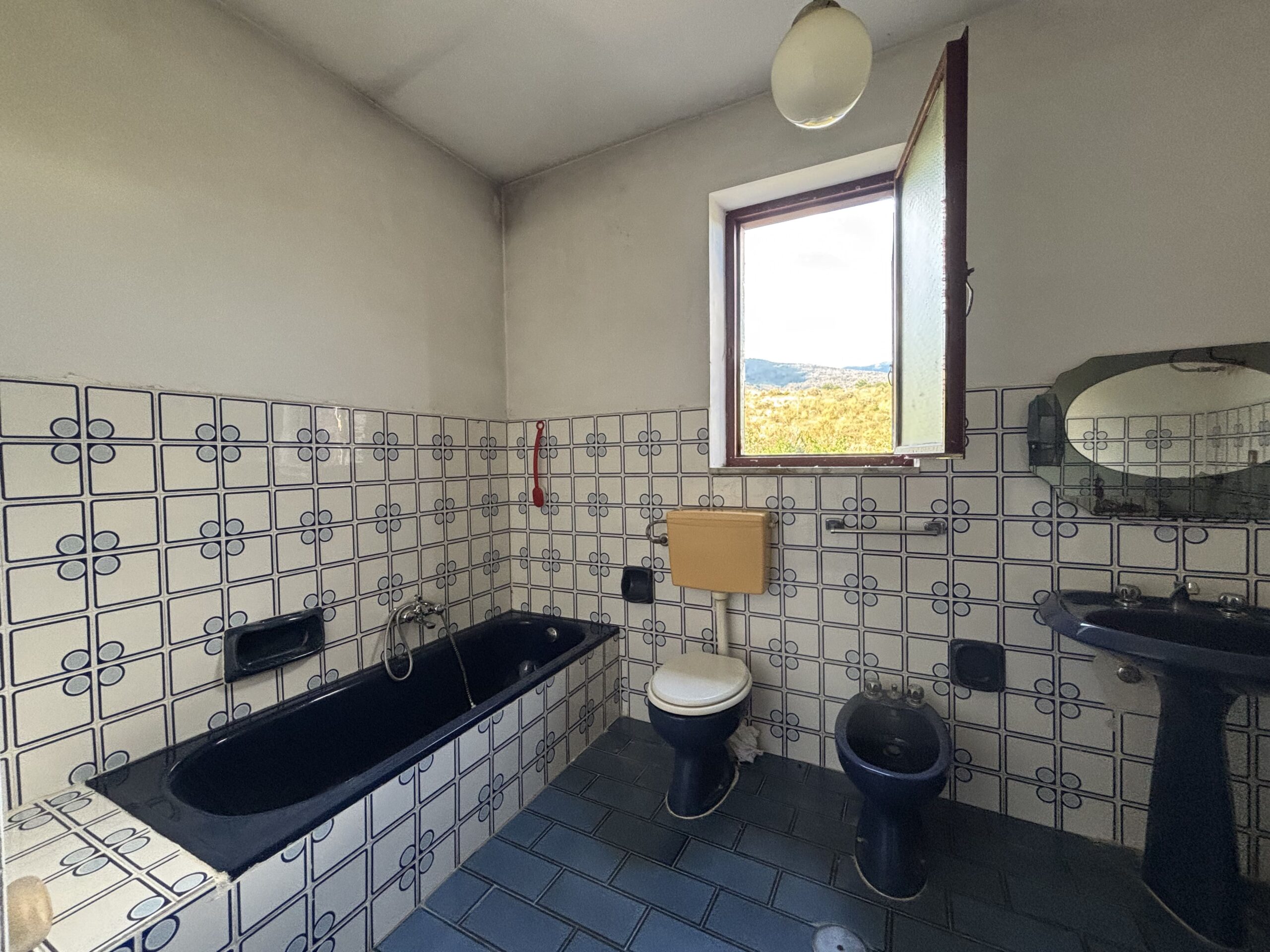 A plot of land with house and outbuildings with great potential in San Donato di Ninea.