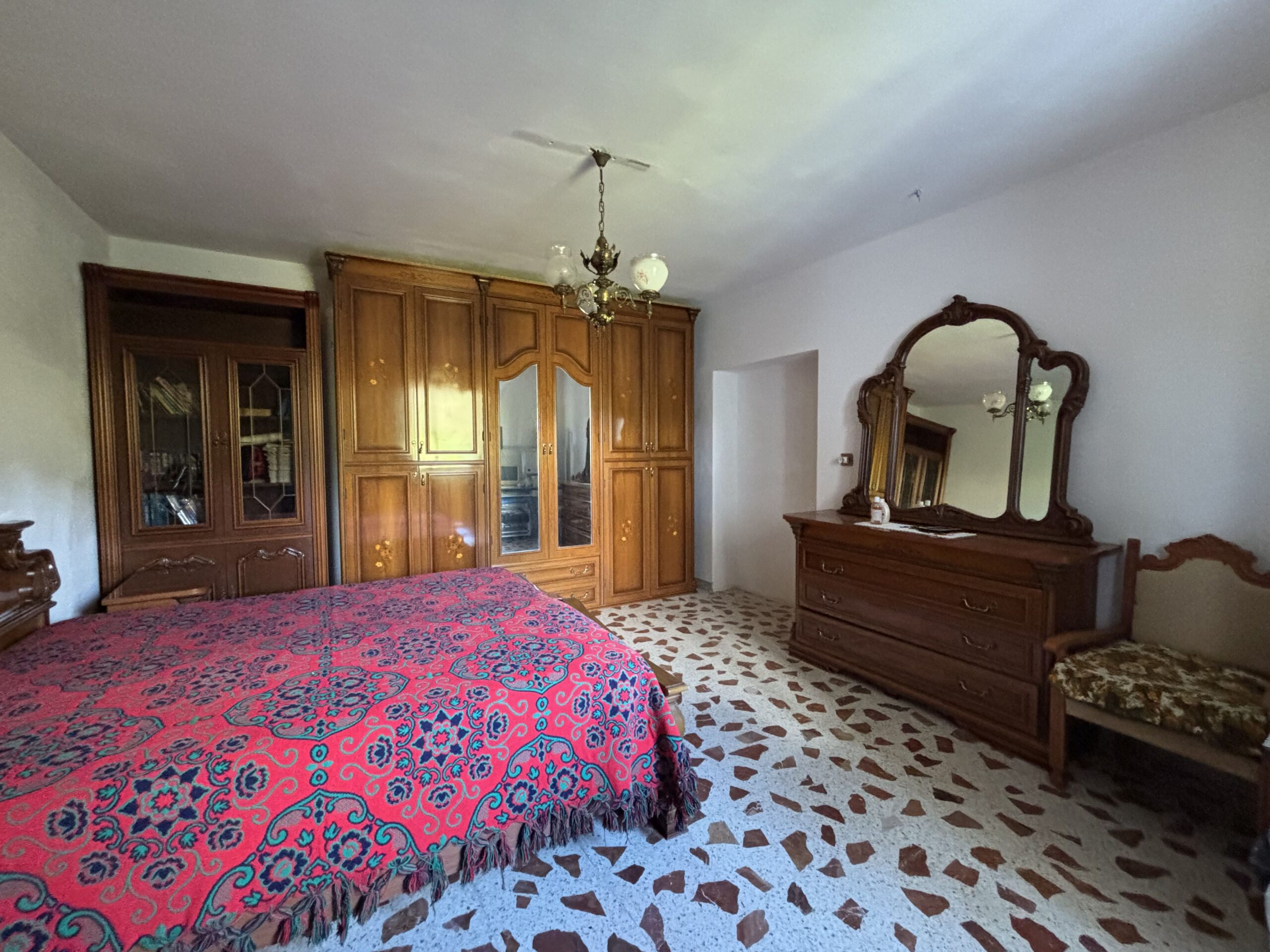 A plot of land with house and outbuildings with great potential in San Donato di Ninea.