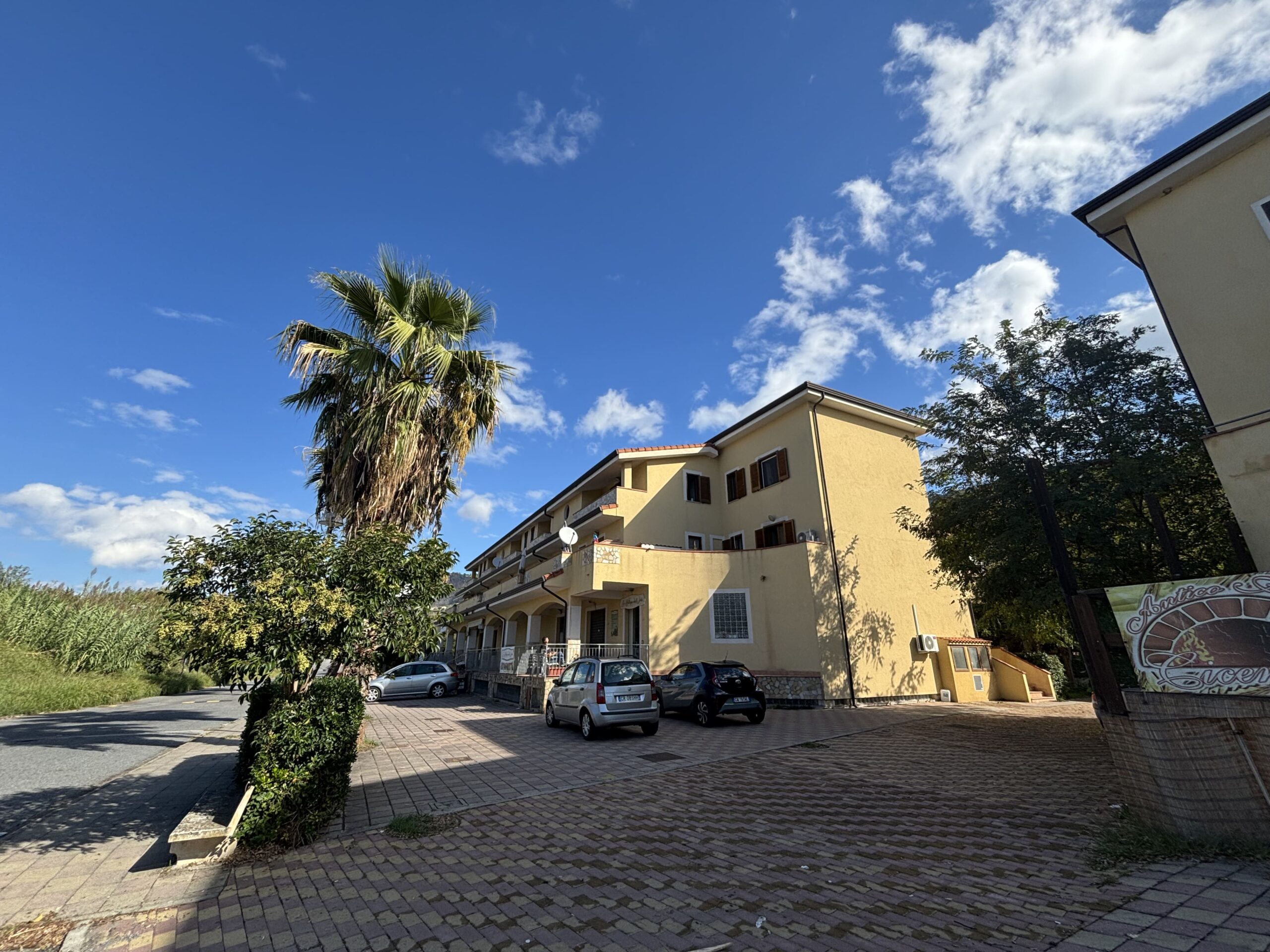 High ground flat in Longobardi.