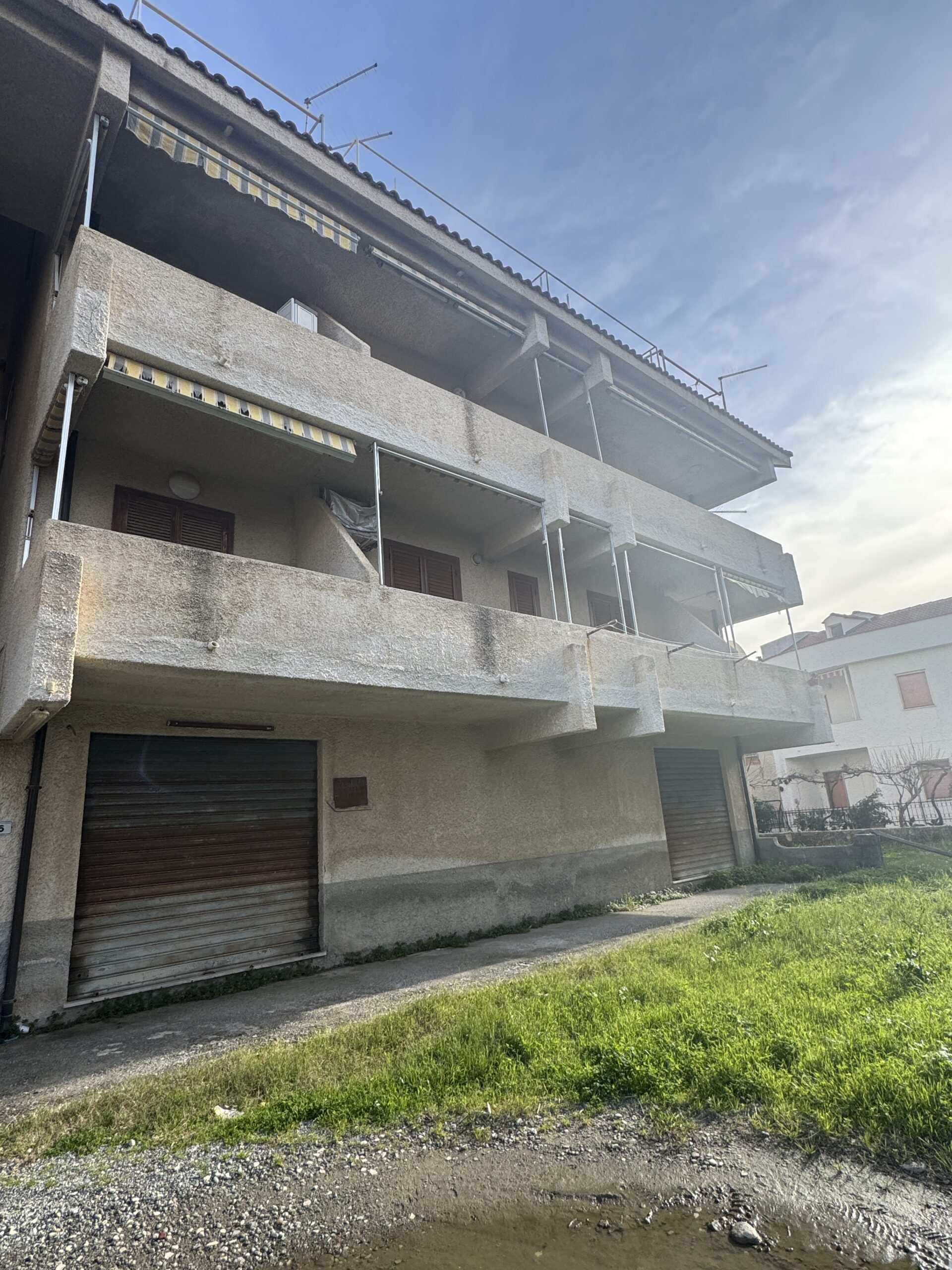 Guardia Piemontese - renovated flat 200 metres from the sea.