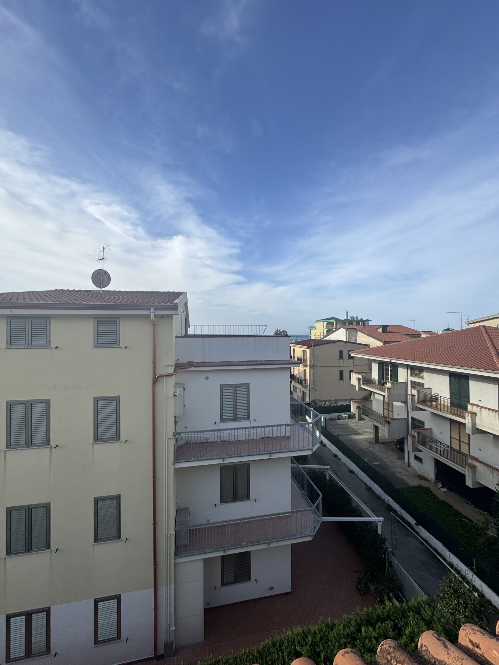 Guardia Piemontese - renovated flat 200 metres from the sea.