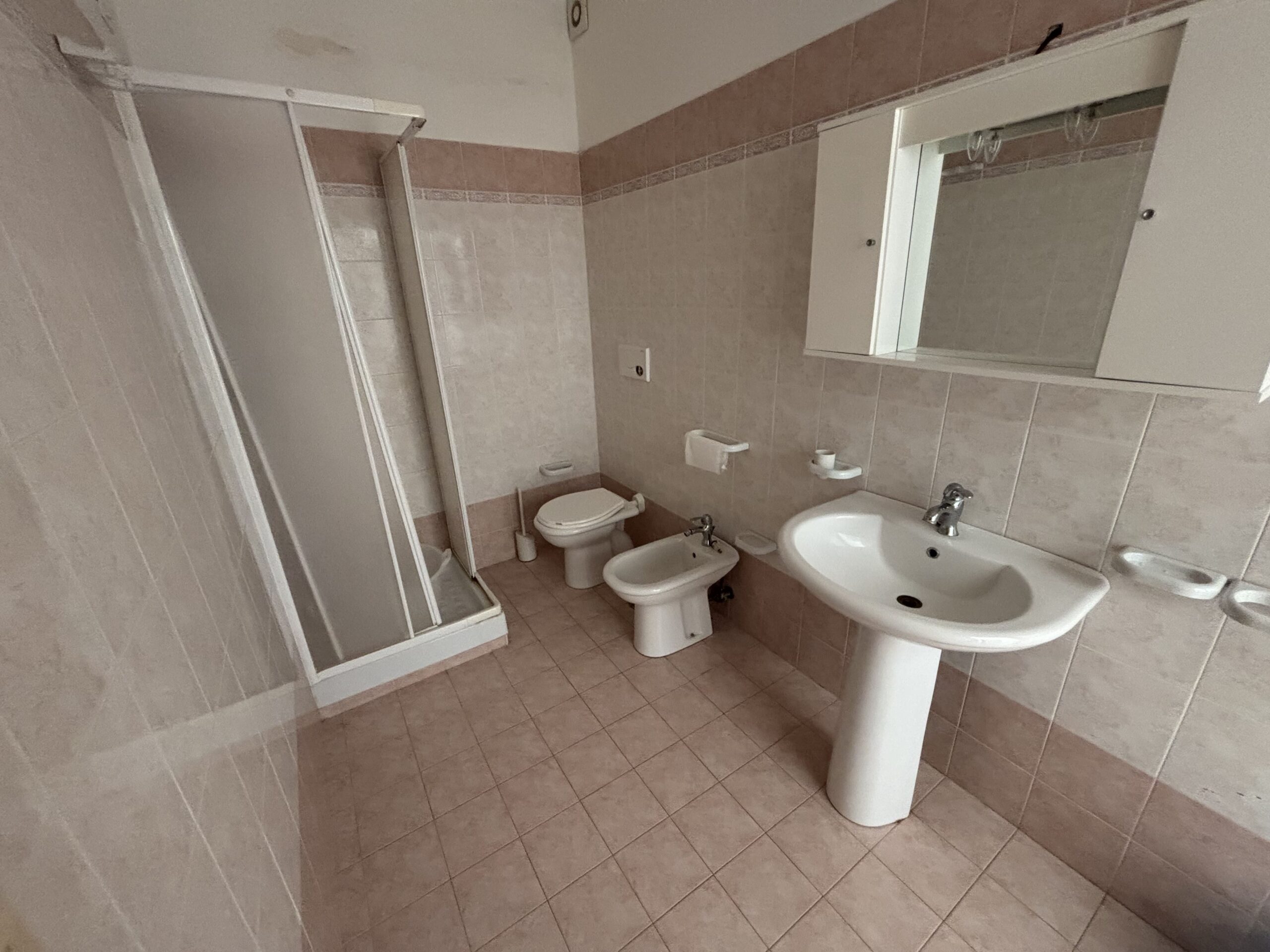 San Lucido - flat by the sea, on a gated estate with swimming pool.