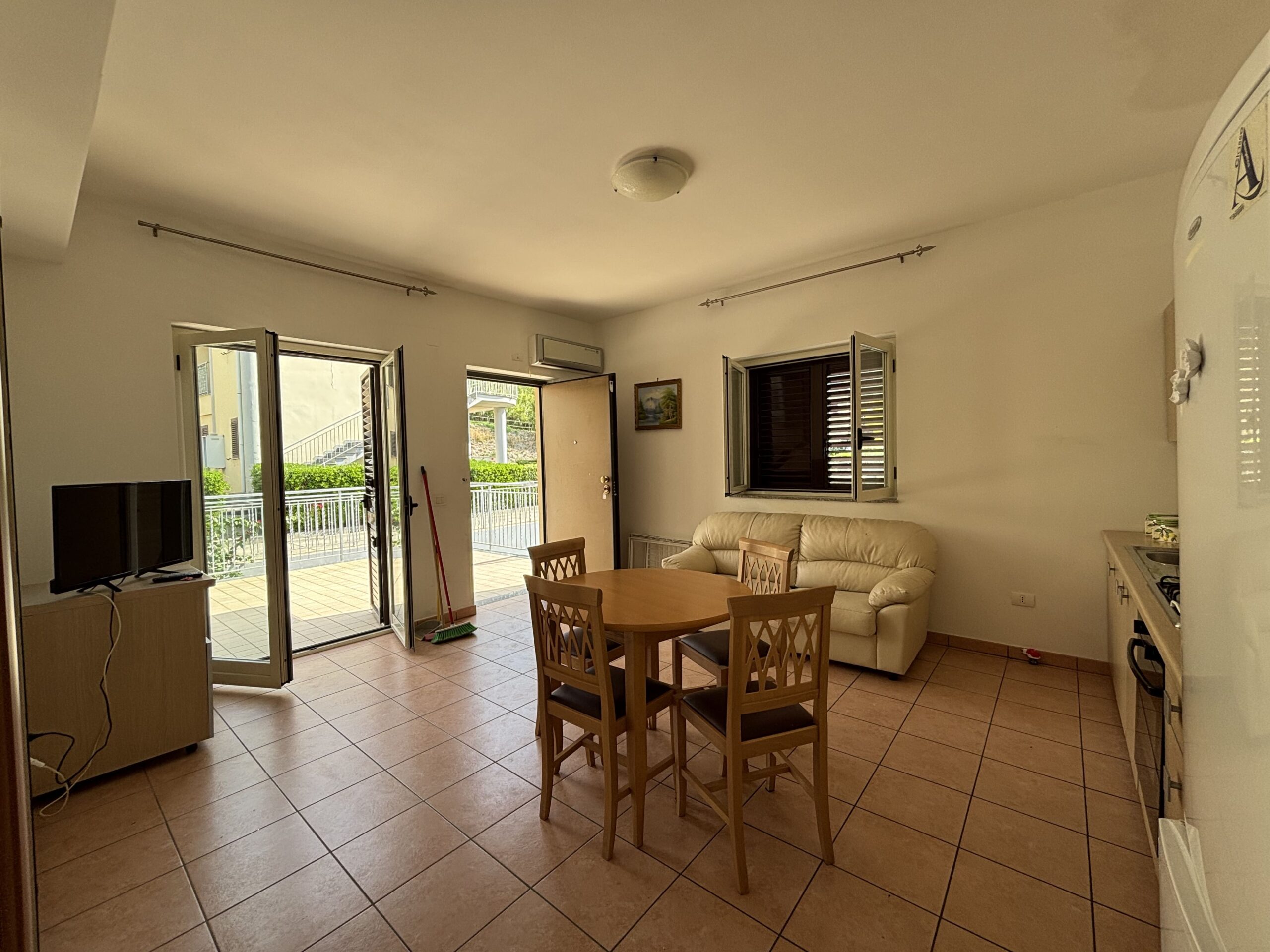 San Lucido - flat by the sea, on a gated estate with swimming pool.