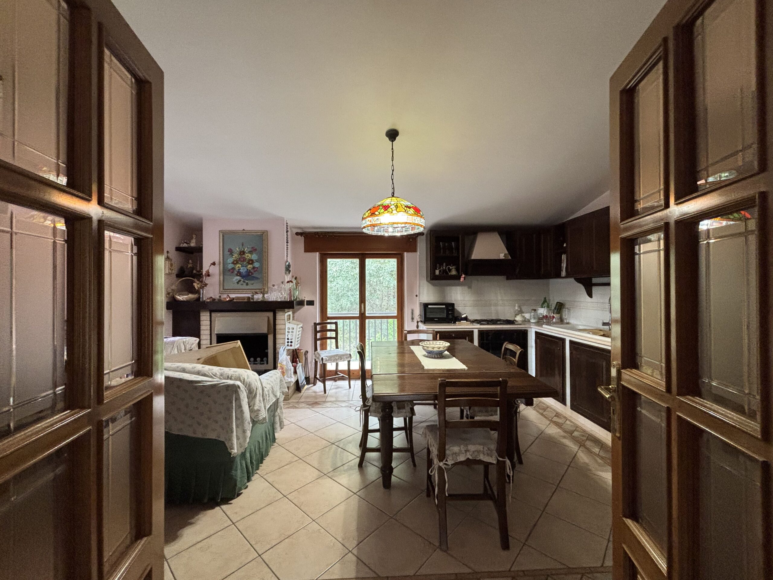 Three-storey house with garage in Santa Rosalia (Acquappesa).