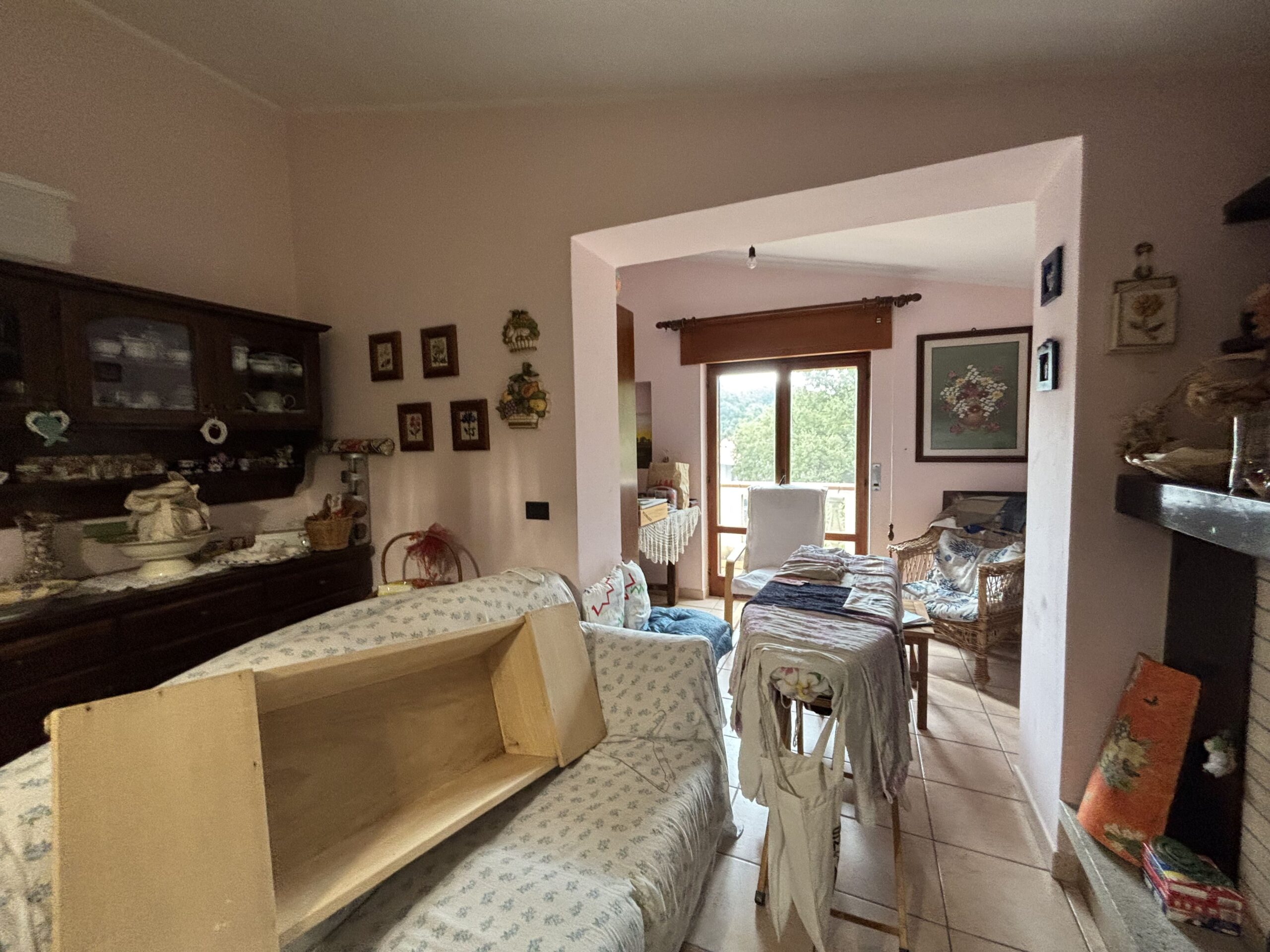 Three-storey house with garage in Santa Rosalia (Acquappesa).