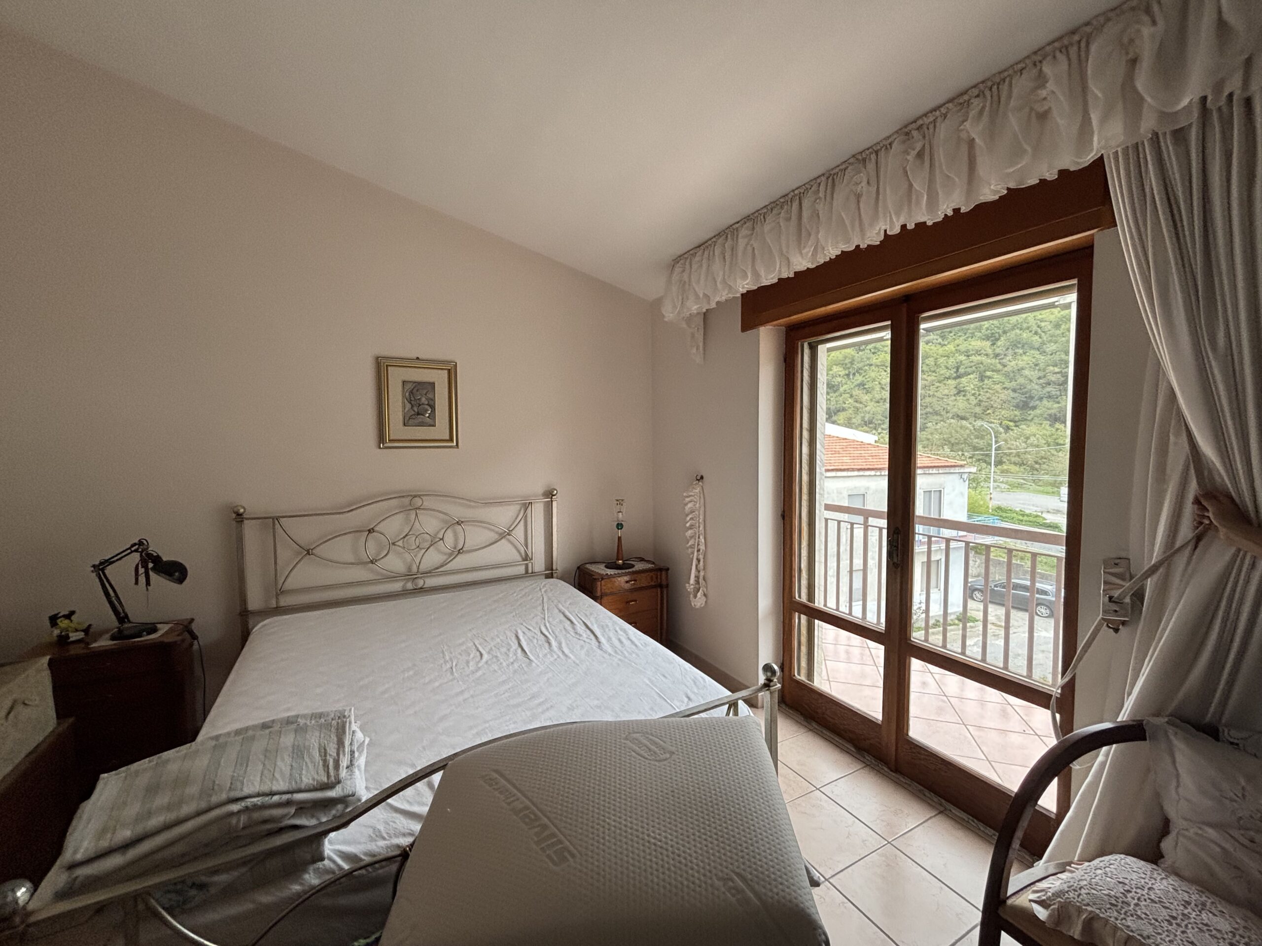 Three-storey house with garage in Santa Rosalia (Acquappesa).