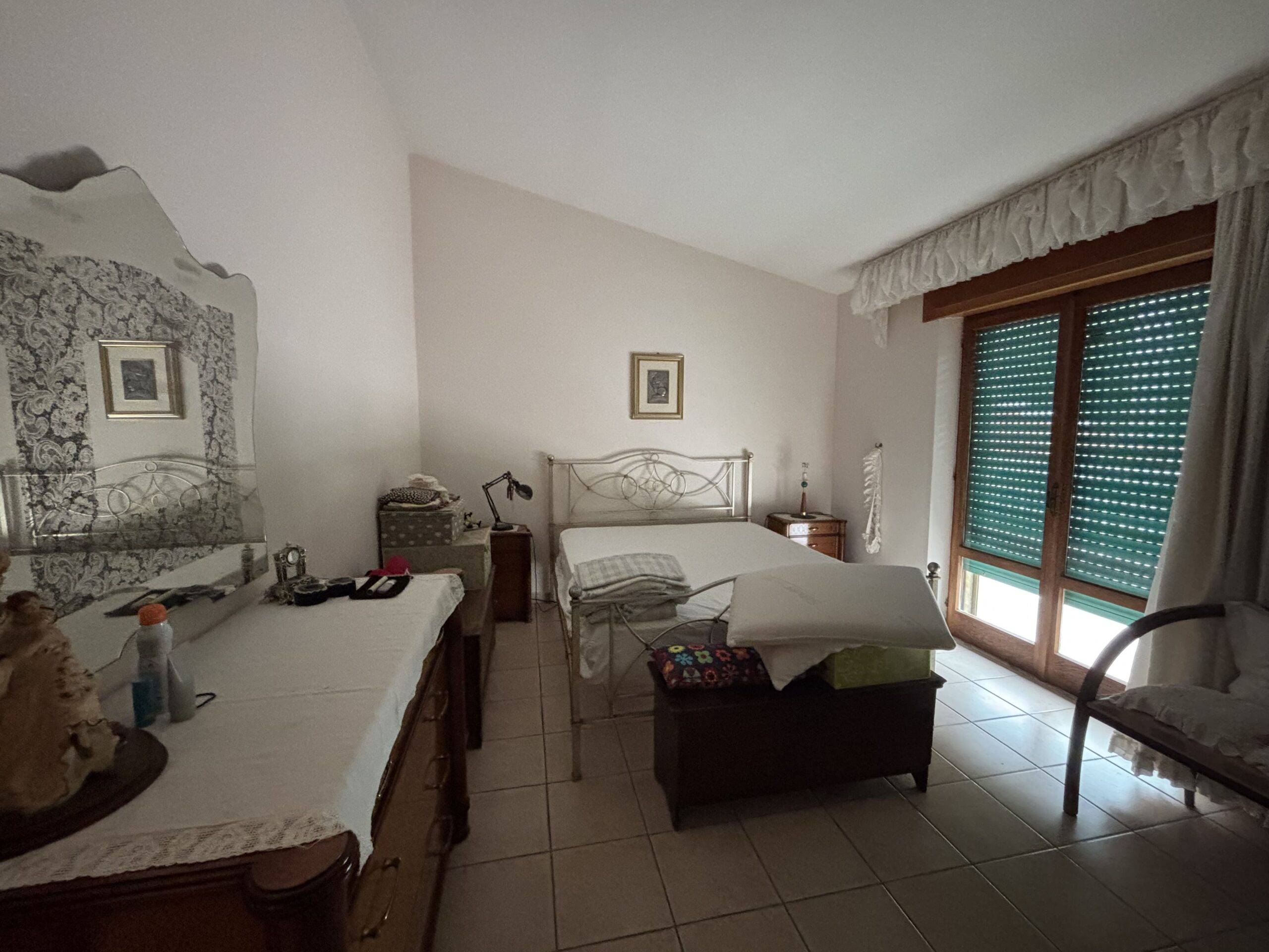 Three-storey house with garage in Santa Rosalia (Acquappesa).