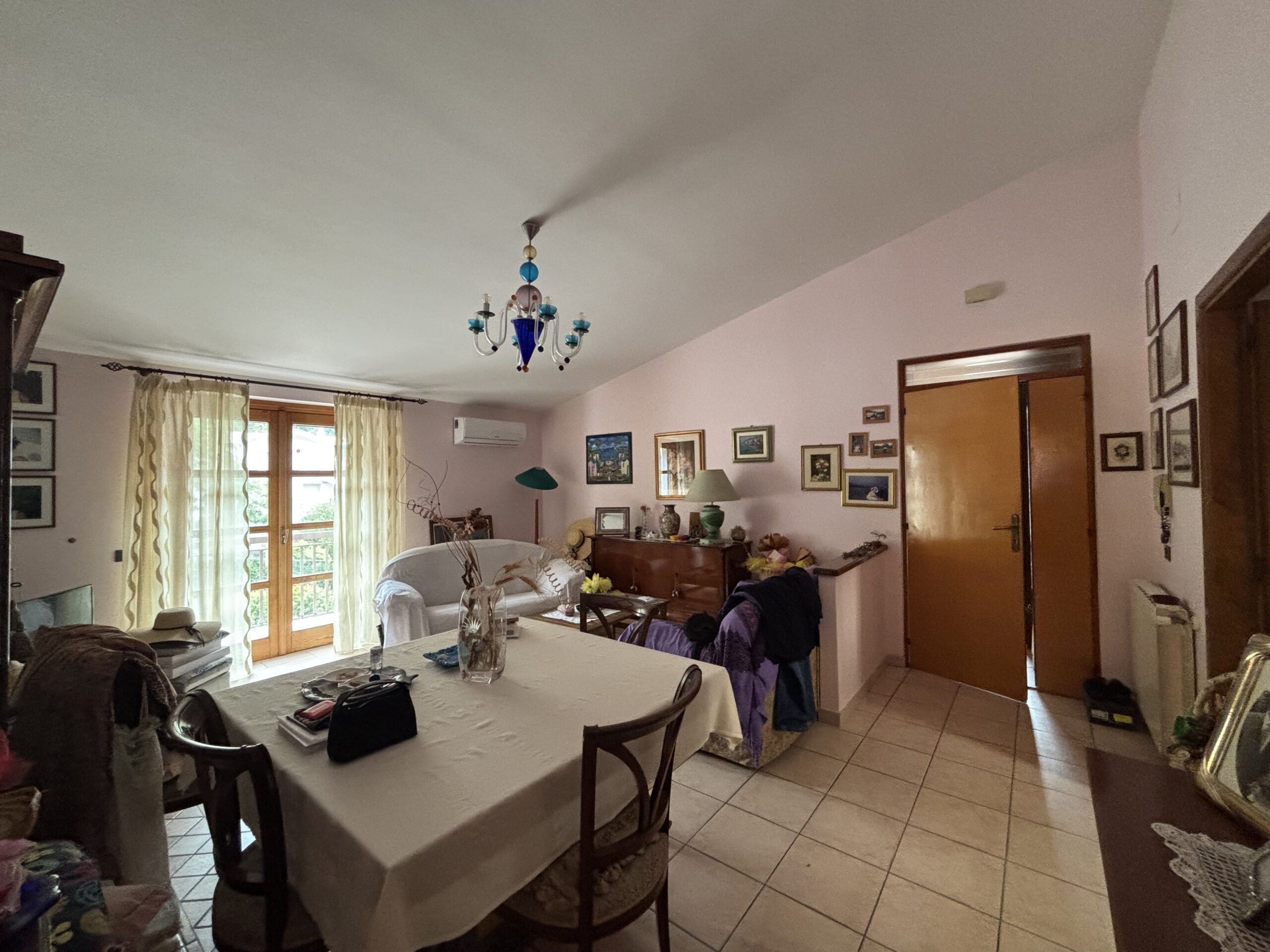 Three-storey house with garage in Santa Rosalia (Acquappesa).