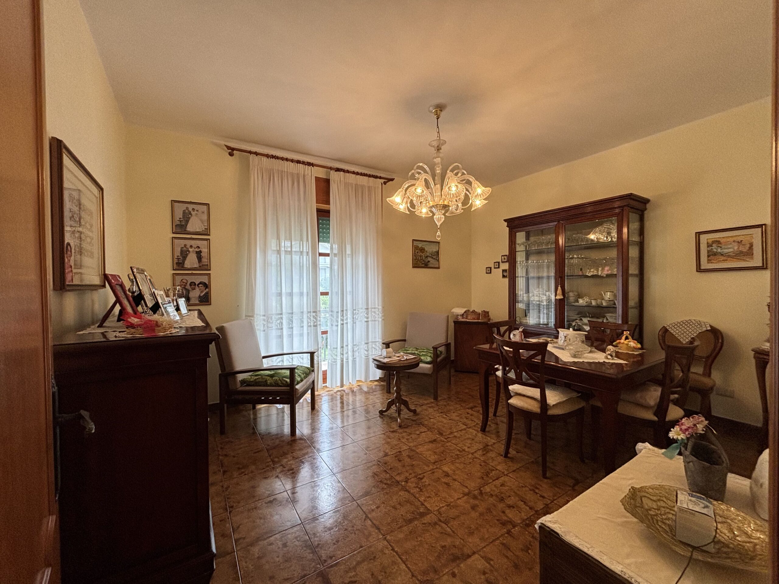 Three-storey house with garage in Santa Rosalia (Acquappesa).