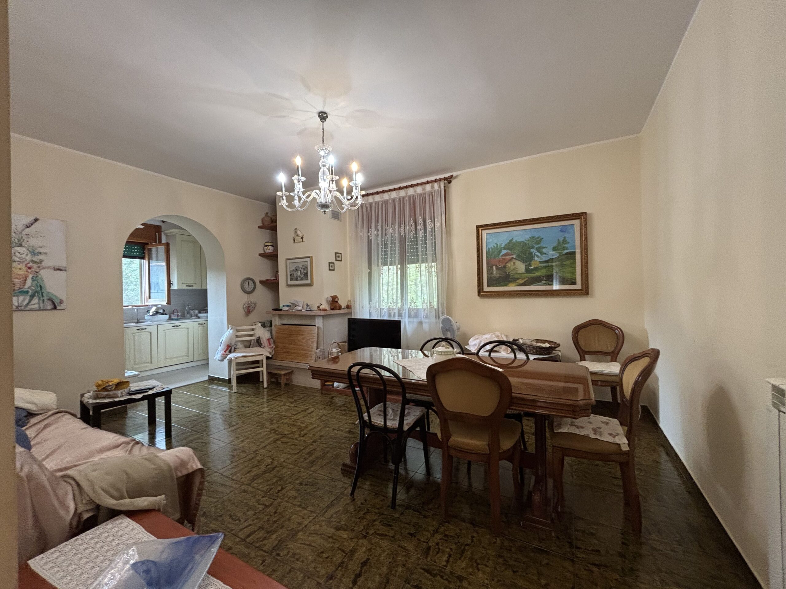 Three-storey house with garage in Santa Rosalia (Acquappesa).