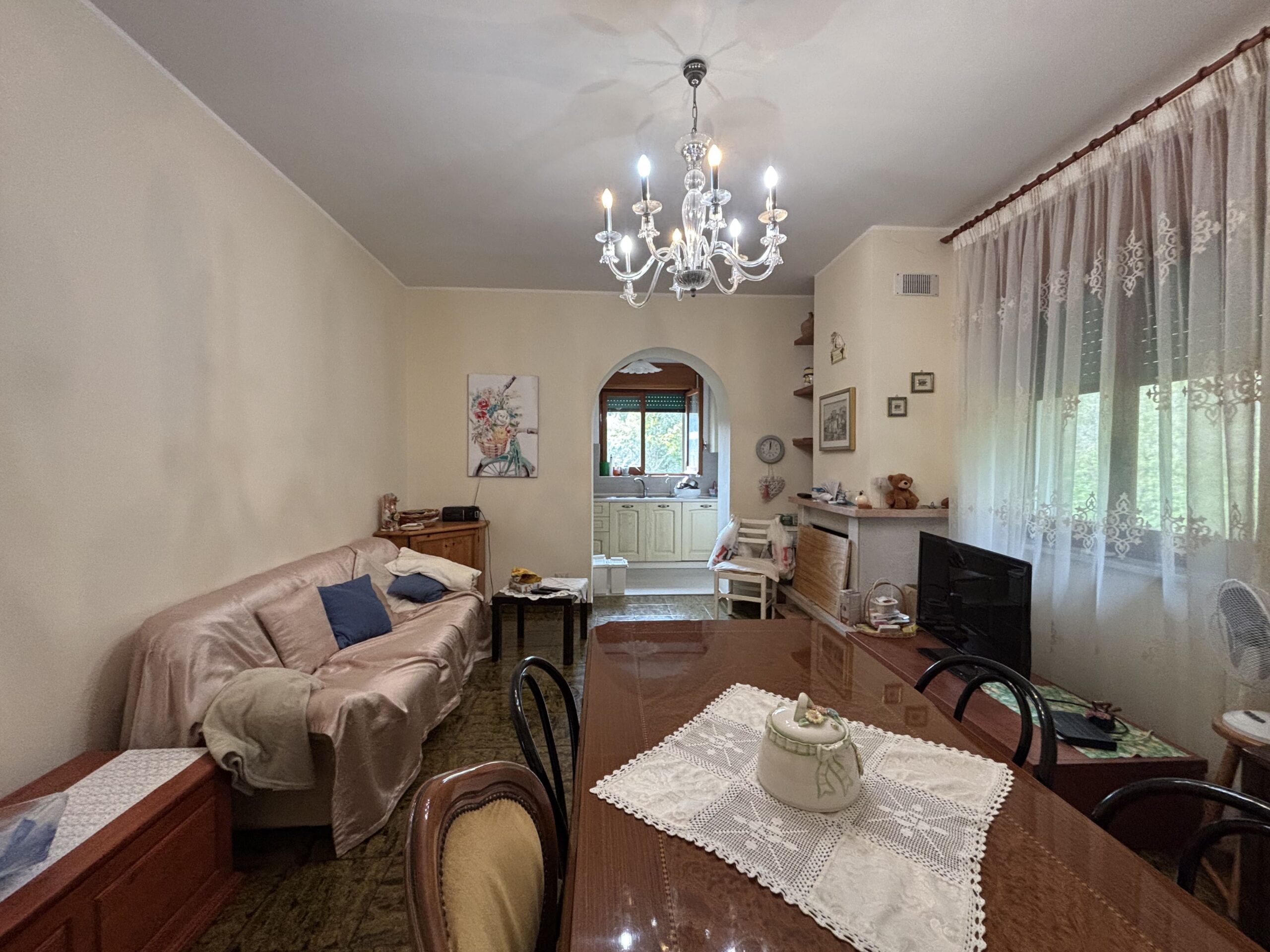 Three-storey house with garage in Santa Rosalia (Acquappesa).