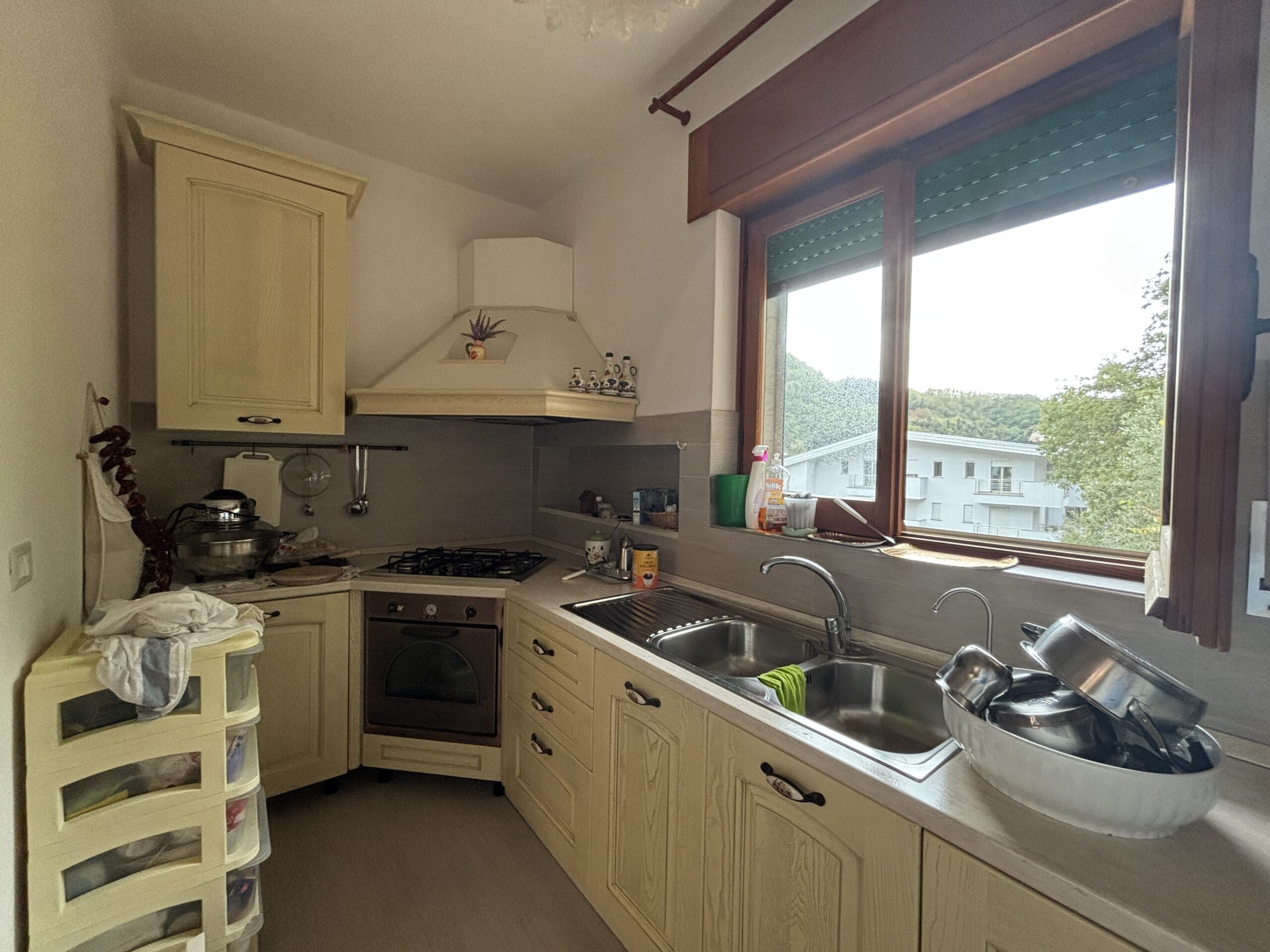 Three-storey house with garage in Santa Rosalia (Acquappesa).