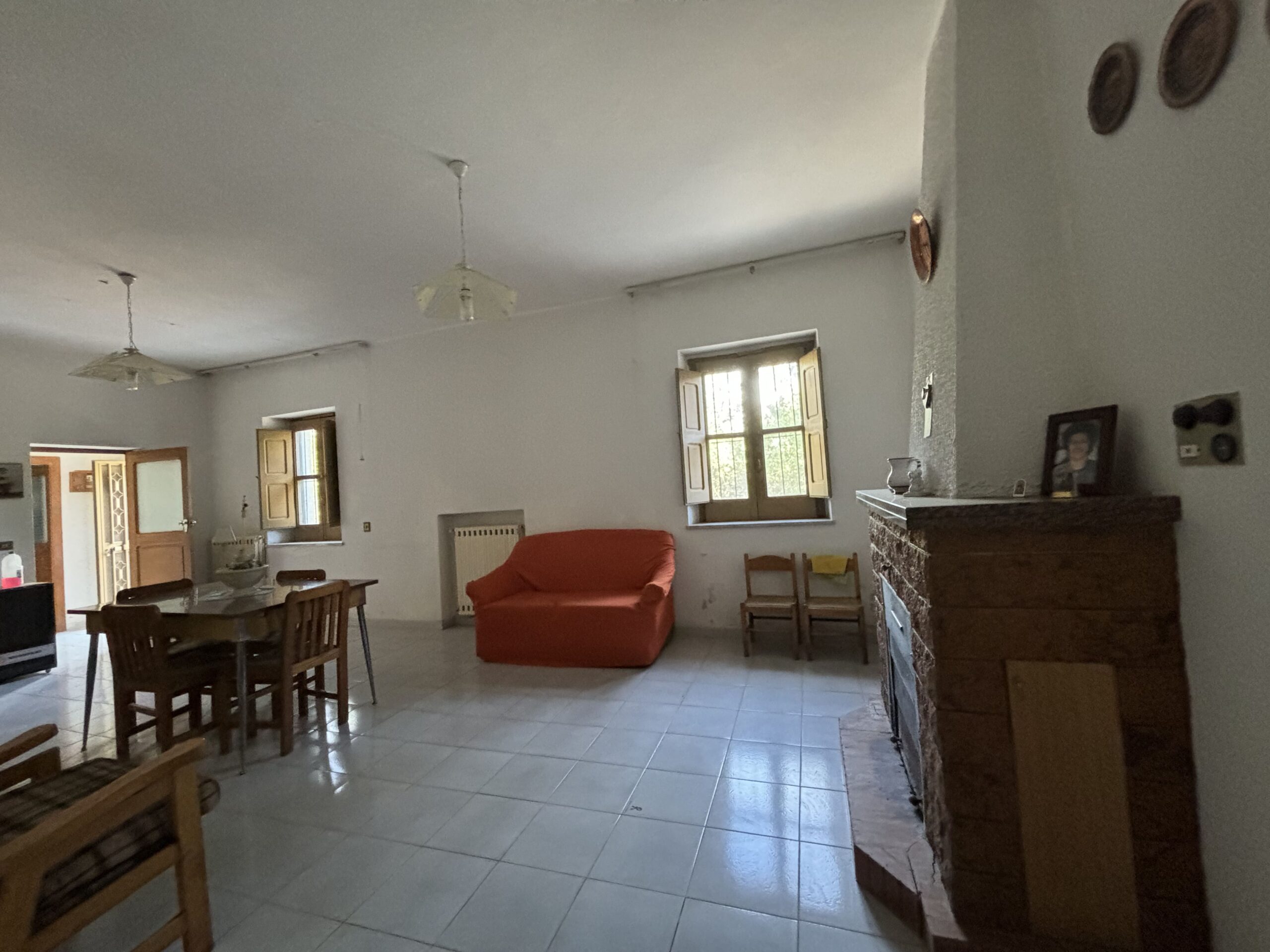 Nemoli-Roccazzo - house to renovate with large garden, surrounded by greenery.